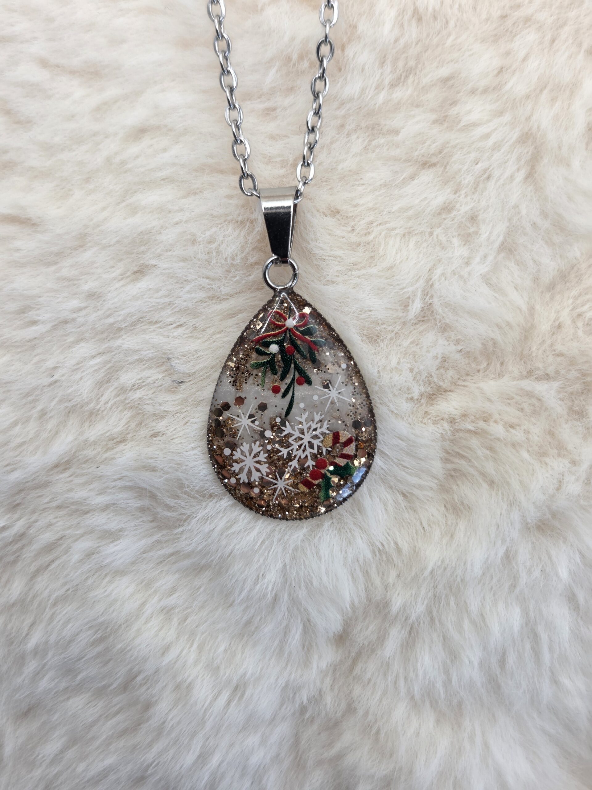 ❄️ Pendentif “Goutte Festive” – Brillance & esprit de Noël ✨