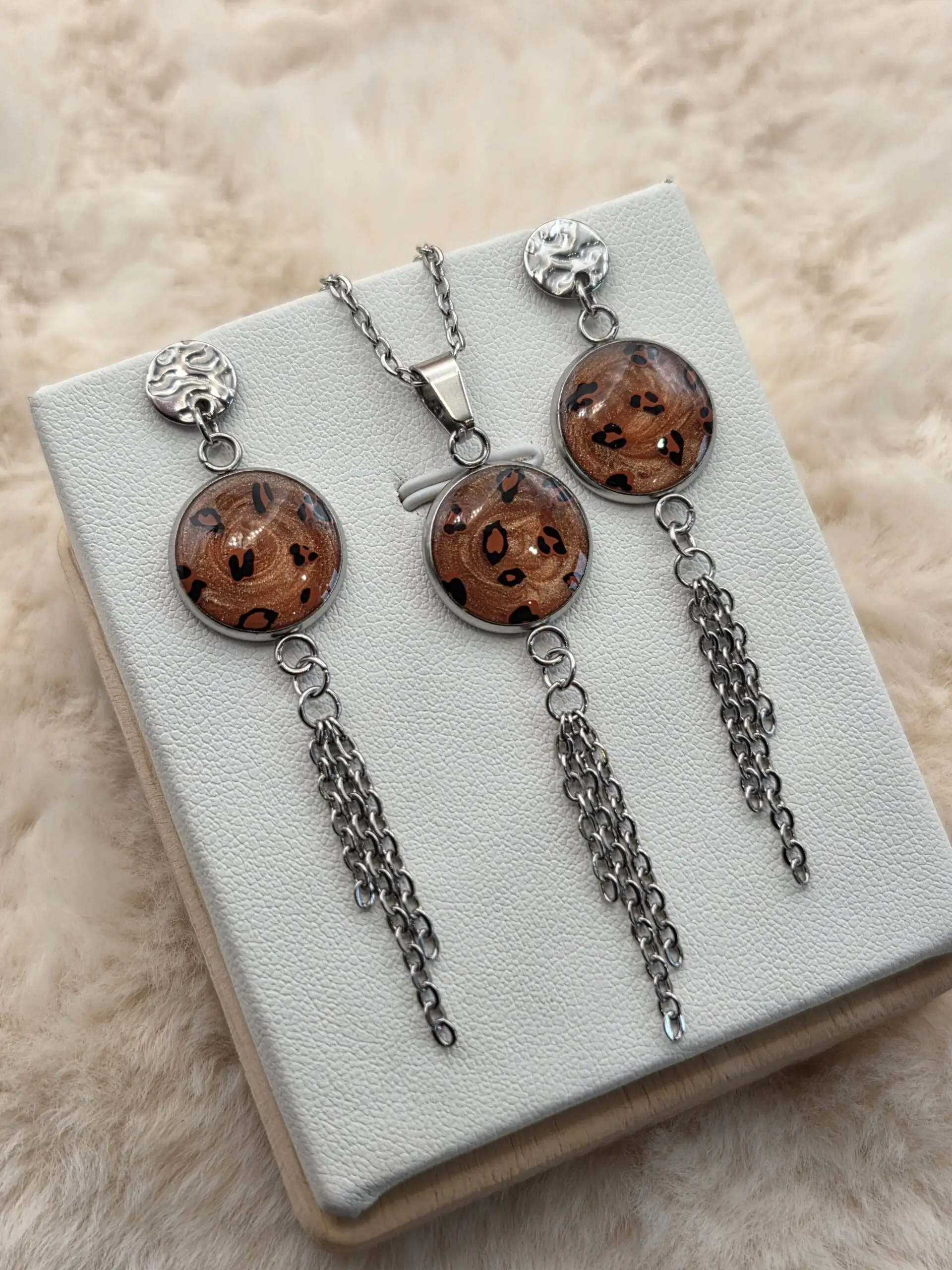 🐆✨ Boucles d’Oreilles Cabochons Ronds – Bronze Brillant & Motifs Léopard avec Pampilles ✨🐆 – Image 2