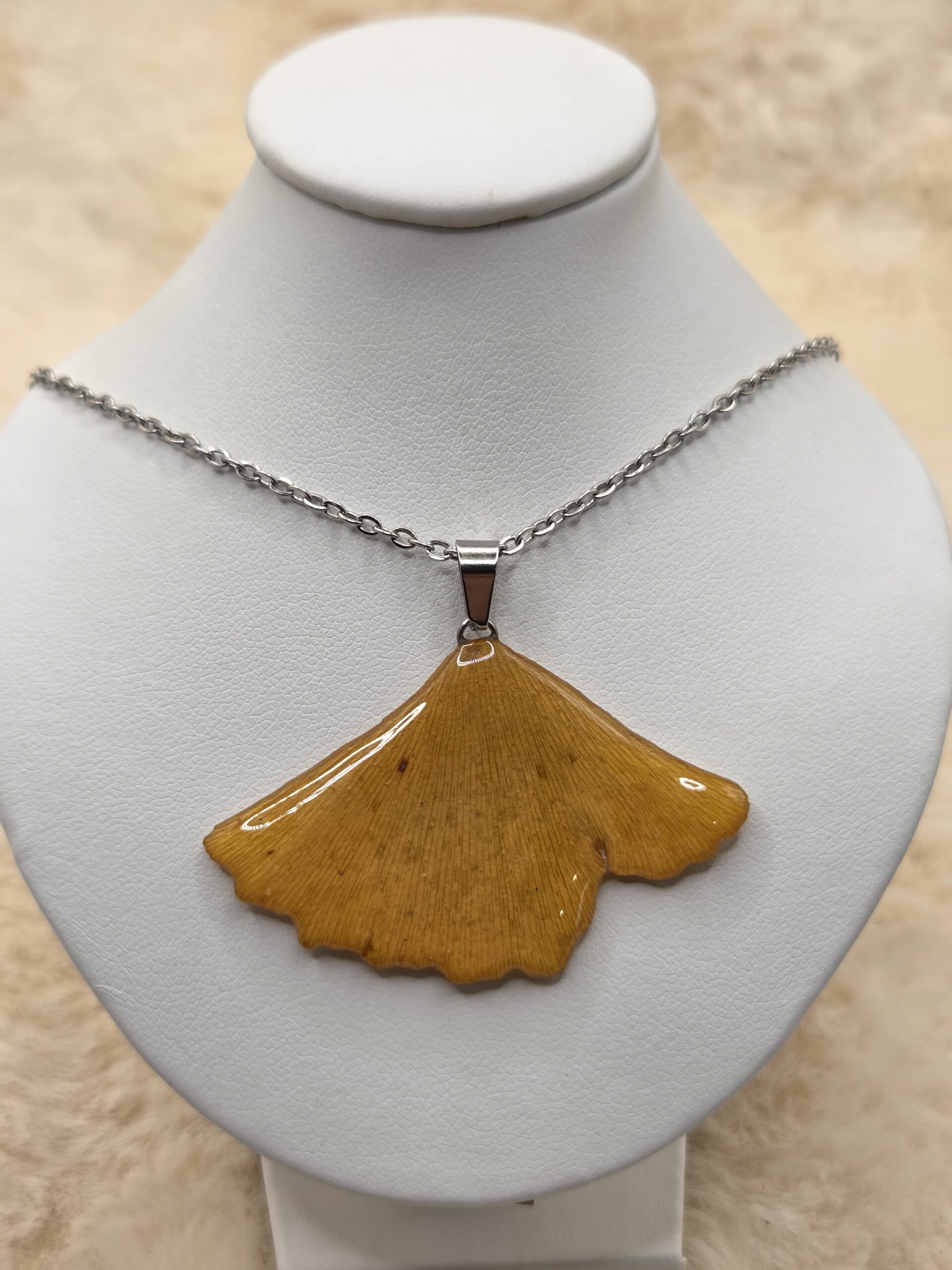 🌟 Pendentif Feuille de Ginkgo Véritable – Acier Inoxydable & Élégance Naturelle 🌟 – Image 3
