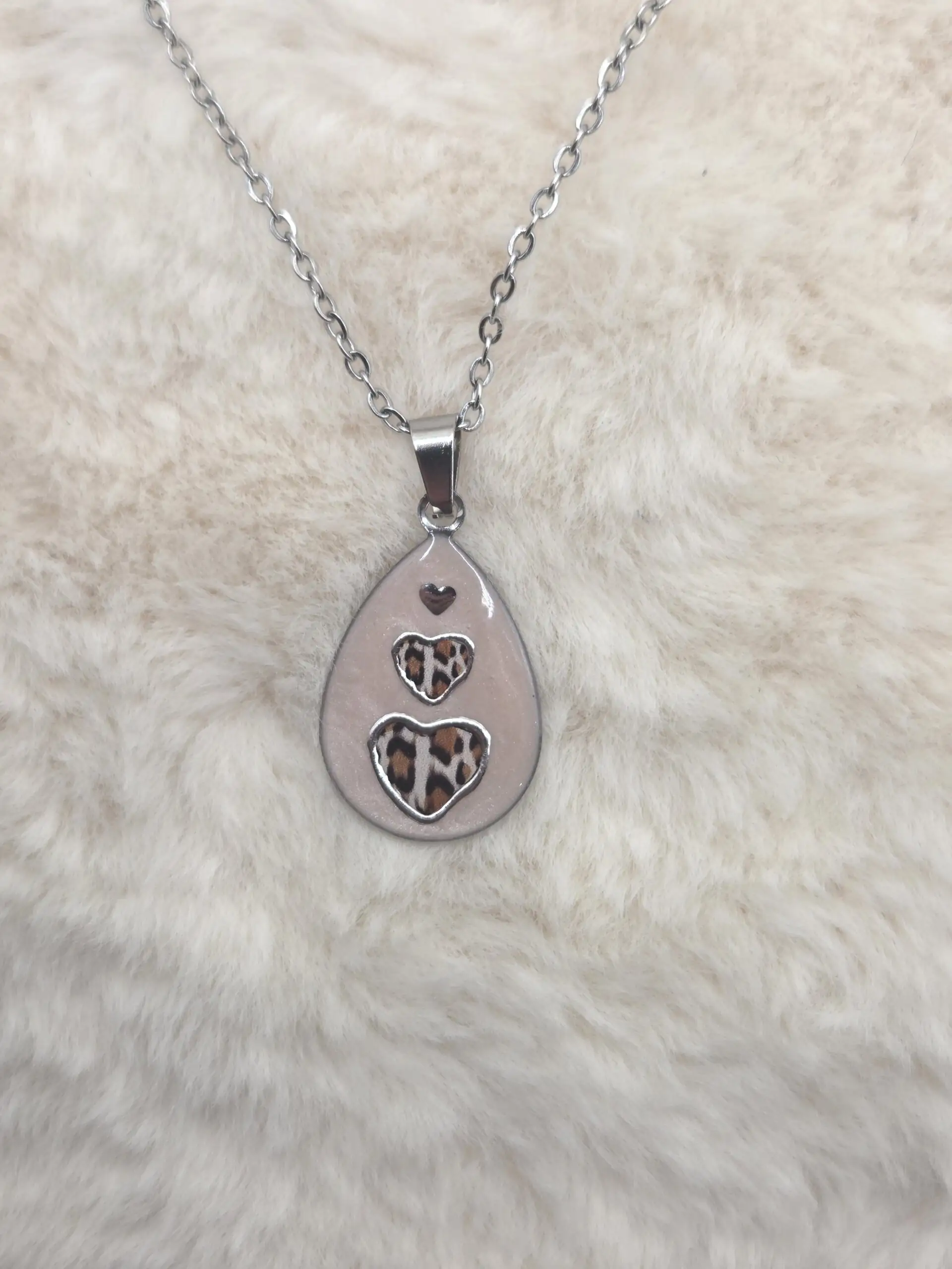 🐆💖✨ Pendentif Goutte Léopard & Cœurs – Acier Inoxydable ✨💖🐆 – Image 2