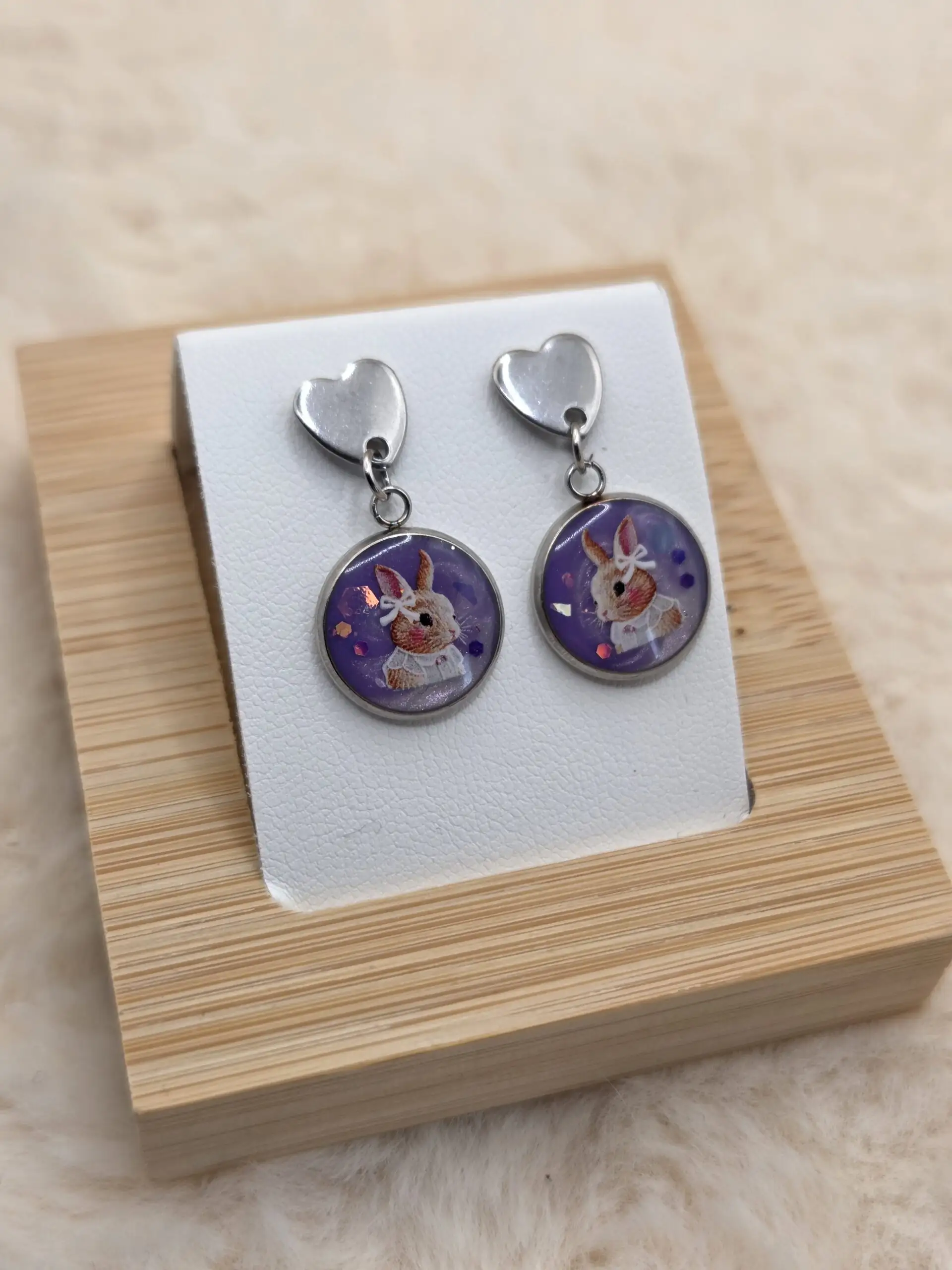 đđ Boucles dâOreilles Pendantes Cabochon Rond â Petit Lapin & Paillettes | Attaches CĆur
