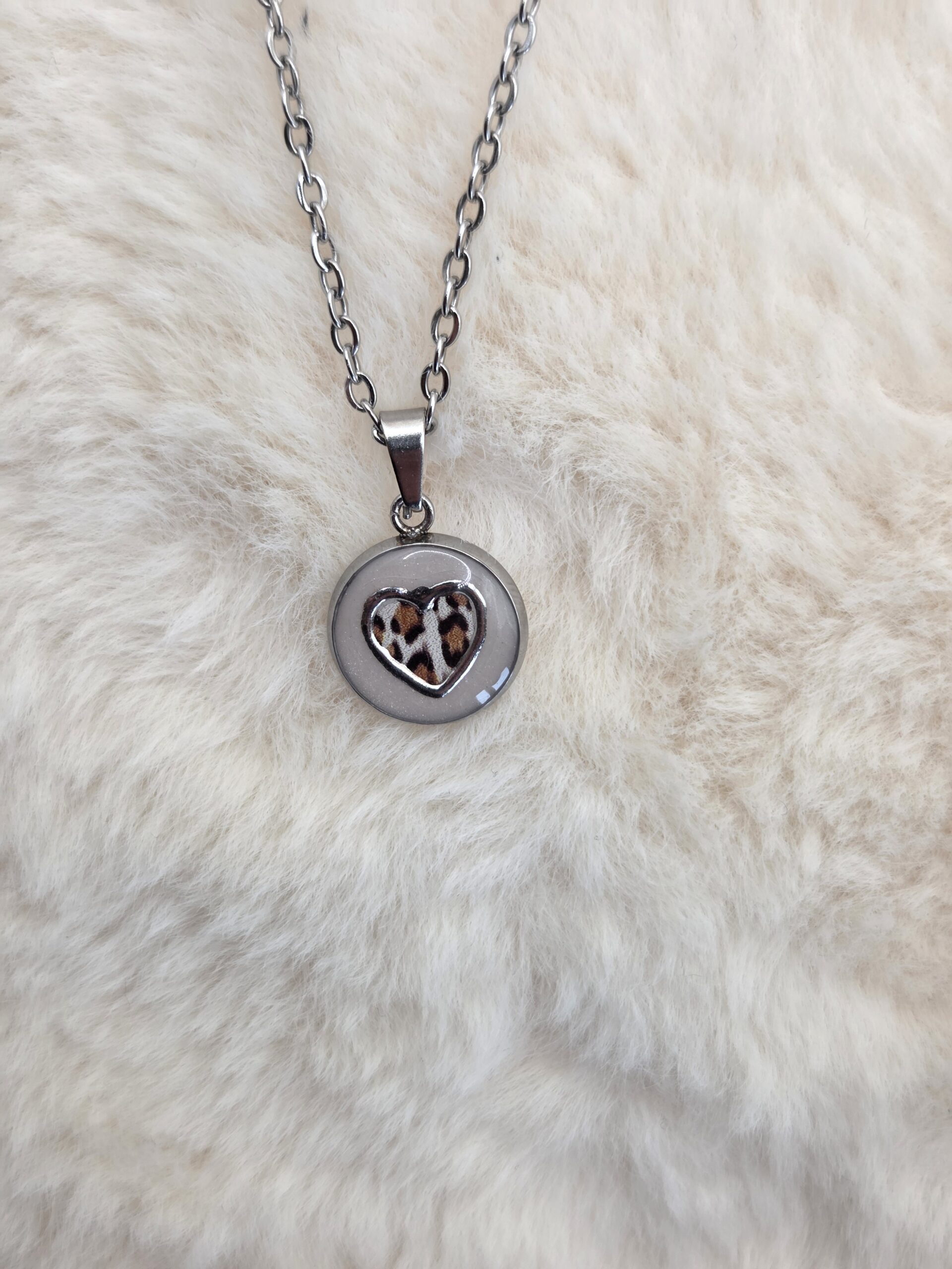 đ Petit Pendentif Cabochon Rond â CĆur Ă Motifs LĂ©opard đ â Image 2