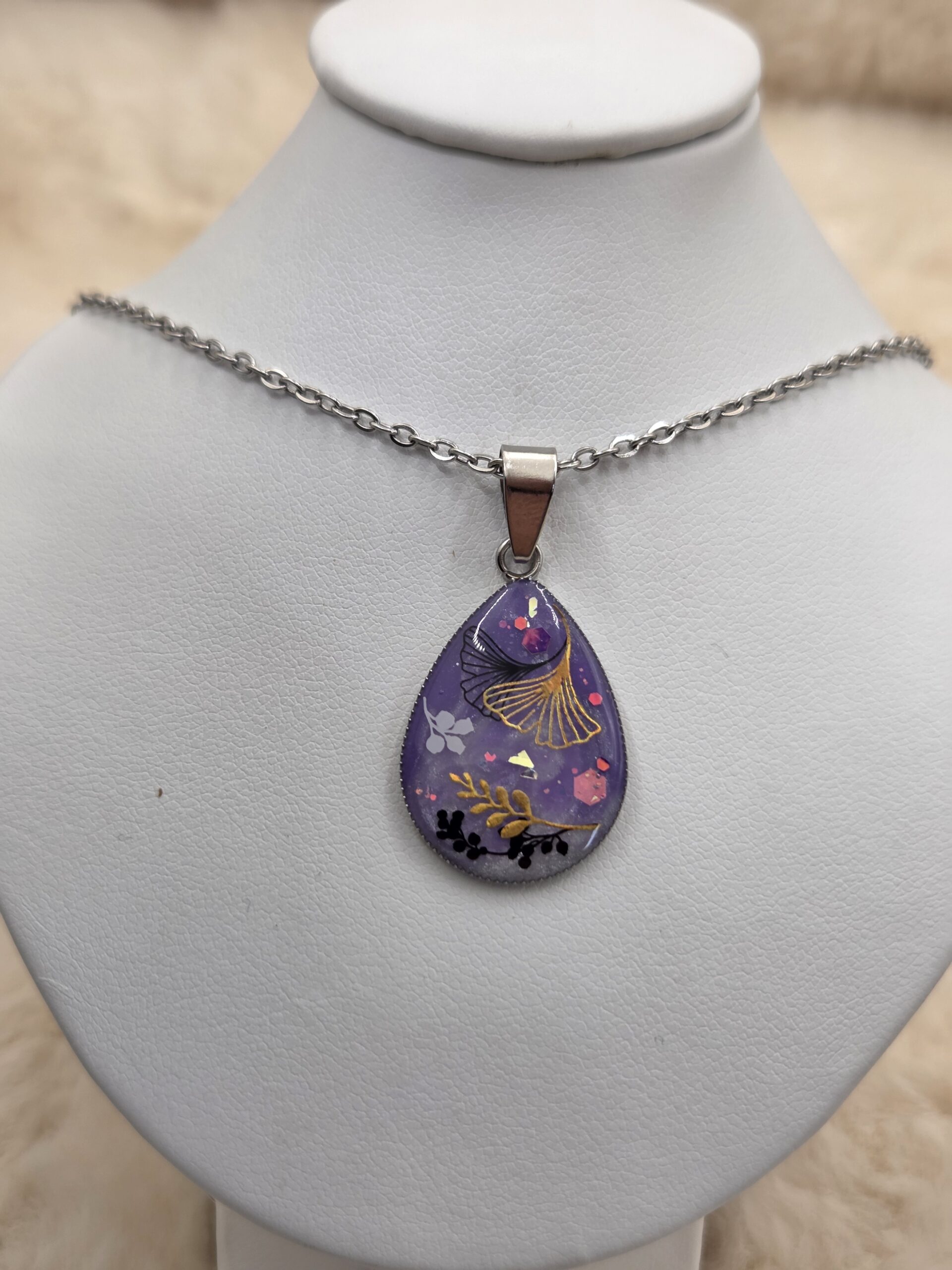 🌿💜 Pendentif Ovale Goutte – Motifs Feuillage et Ginkgo Biloba