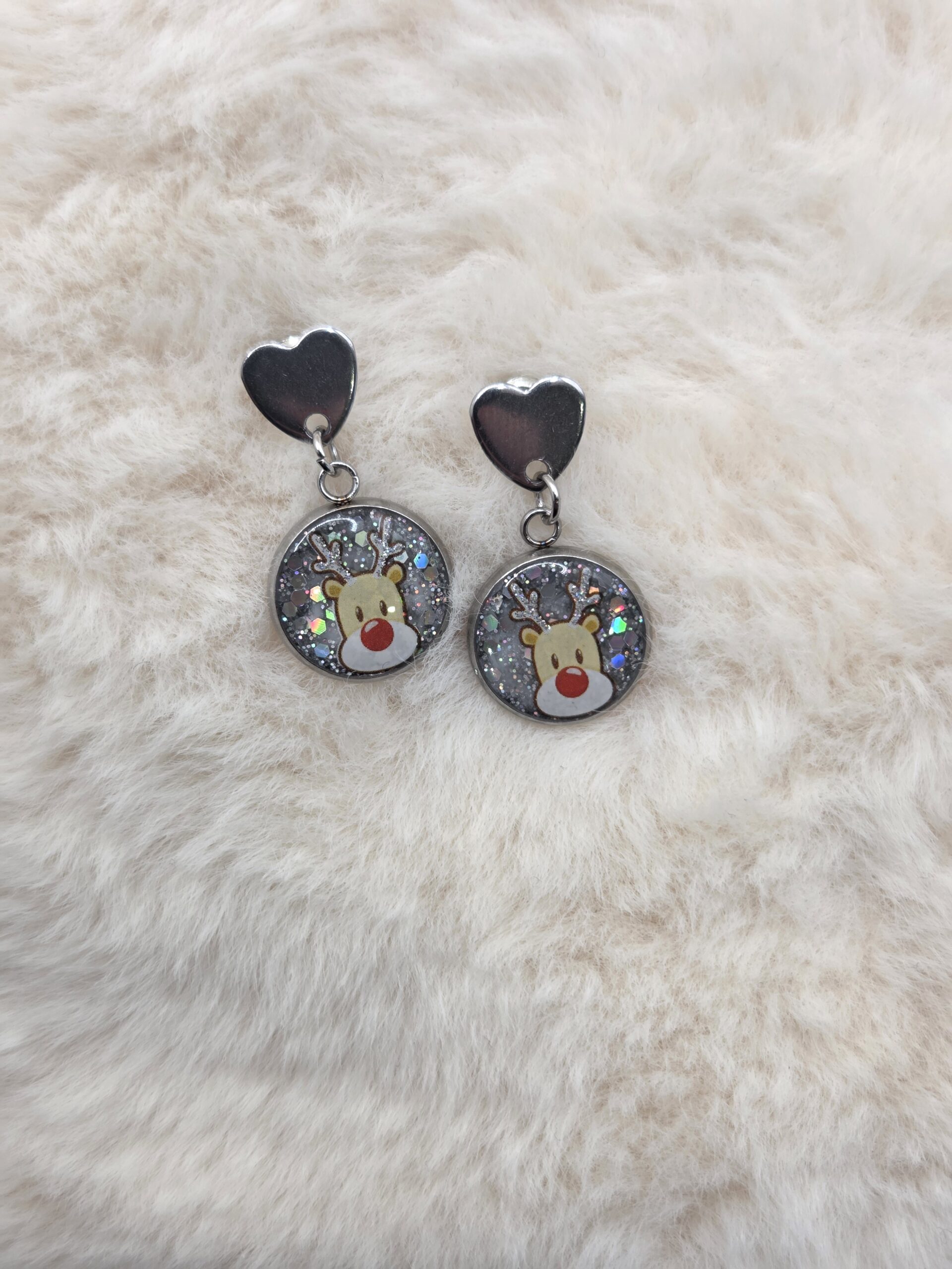 🦌✨ Boucles d’Oreilles Pendantes Cabochon – Petits Rennes Mignons & Paillettes Holographiques – Image 2