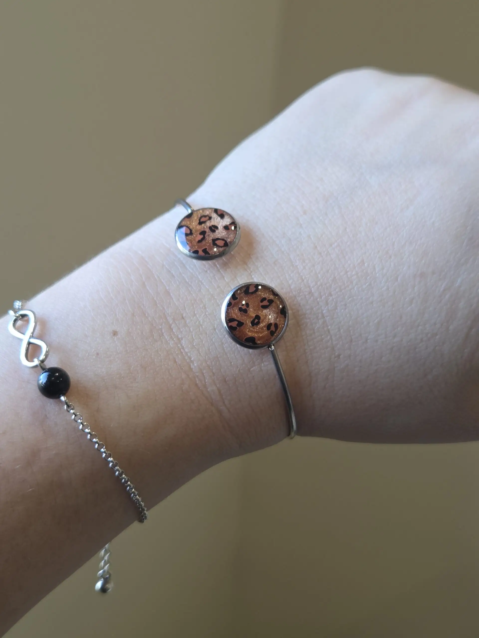 Bracelet rĂ©glable en Acier Inoxydable - Double Cabochons đ â Image 2