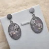 🌷✨ Boucles d’Oreilles Articulées Cabochon Ovale – Fleurs & Feuillage Doré