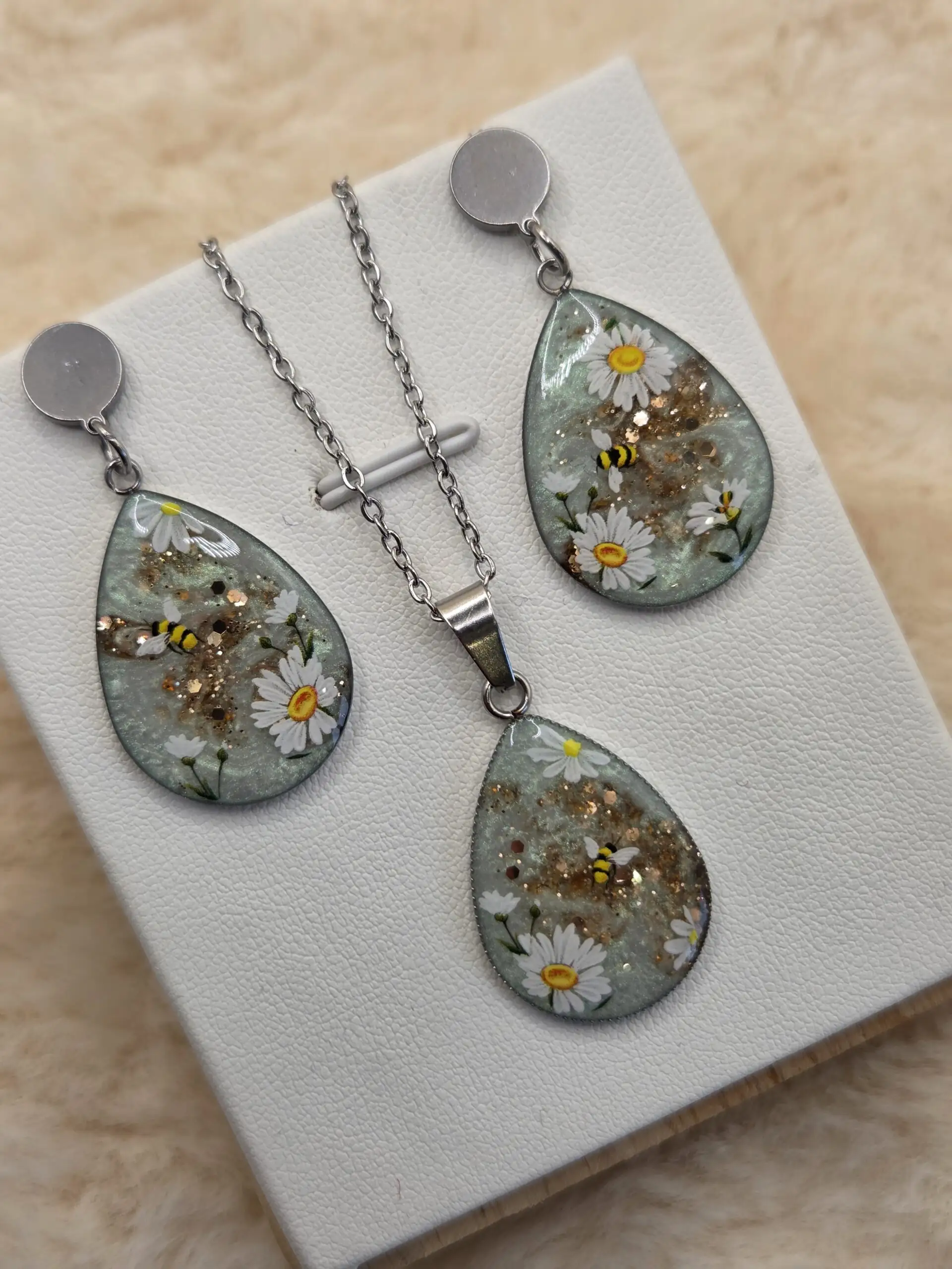 đđ Boucles dâOreilles Cabochon Goutte â PĂąquerettes & Petites Abeilles â Image 3