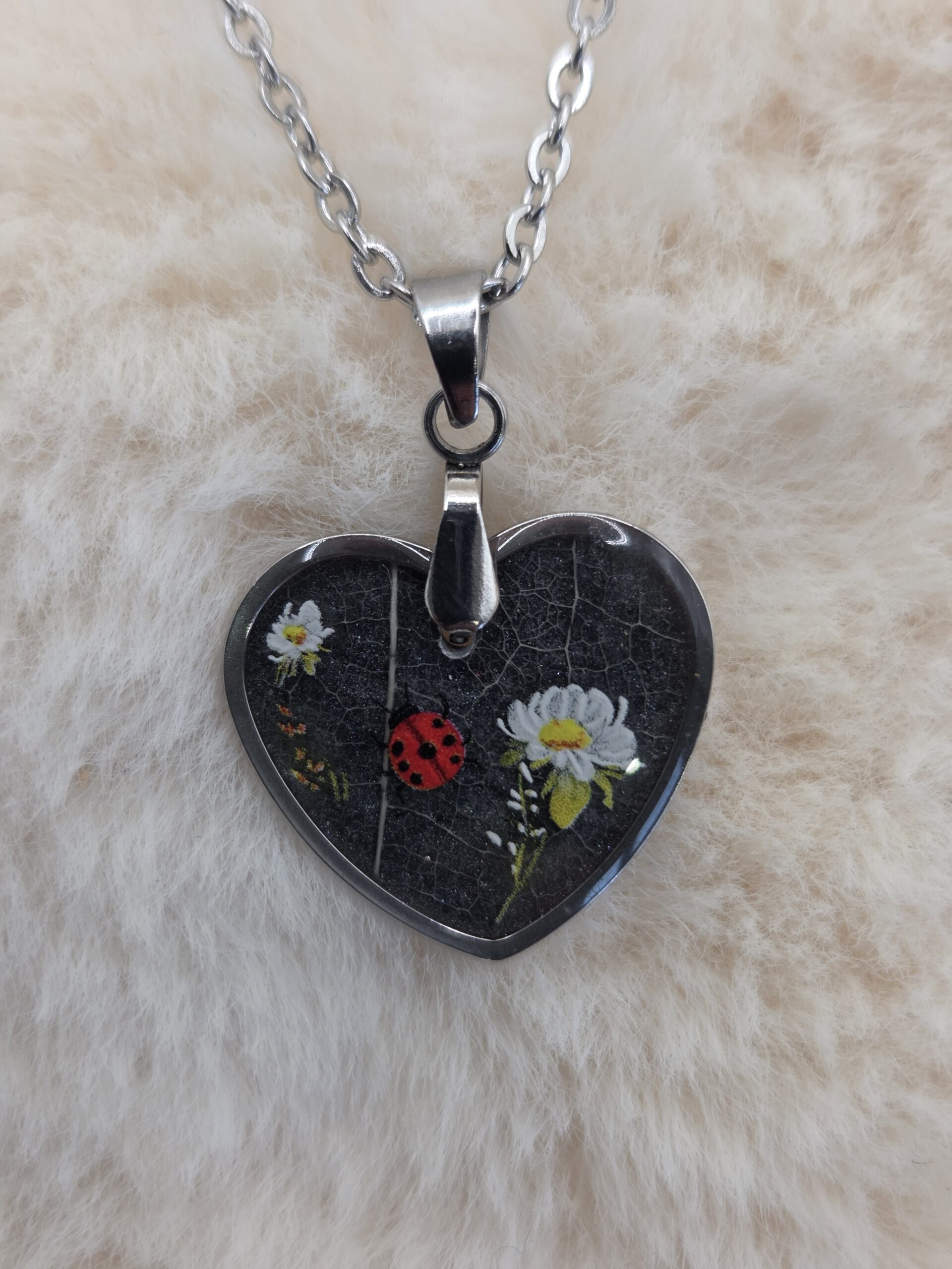 🖤🌿 Pendentif Cœur – Feuille Squelette, Fleurs & Coccinelle 🐞 – Image 2
