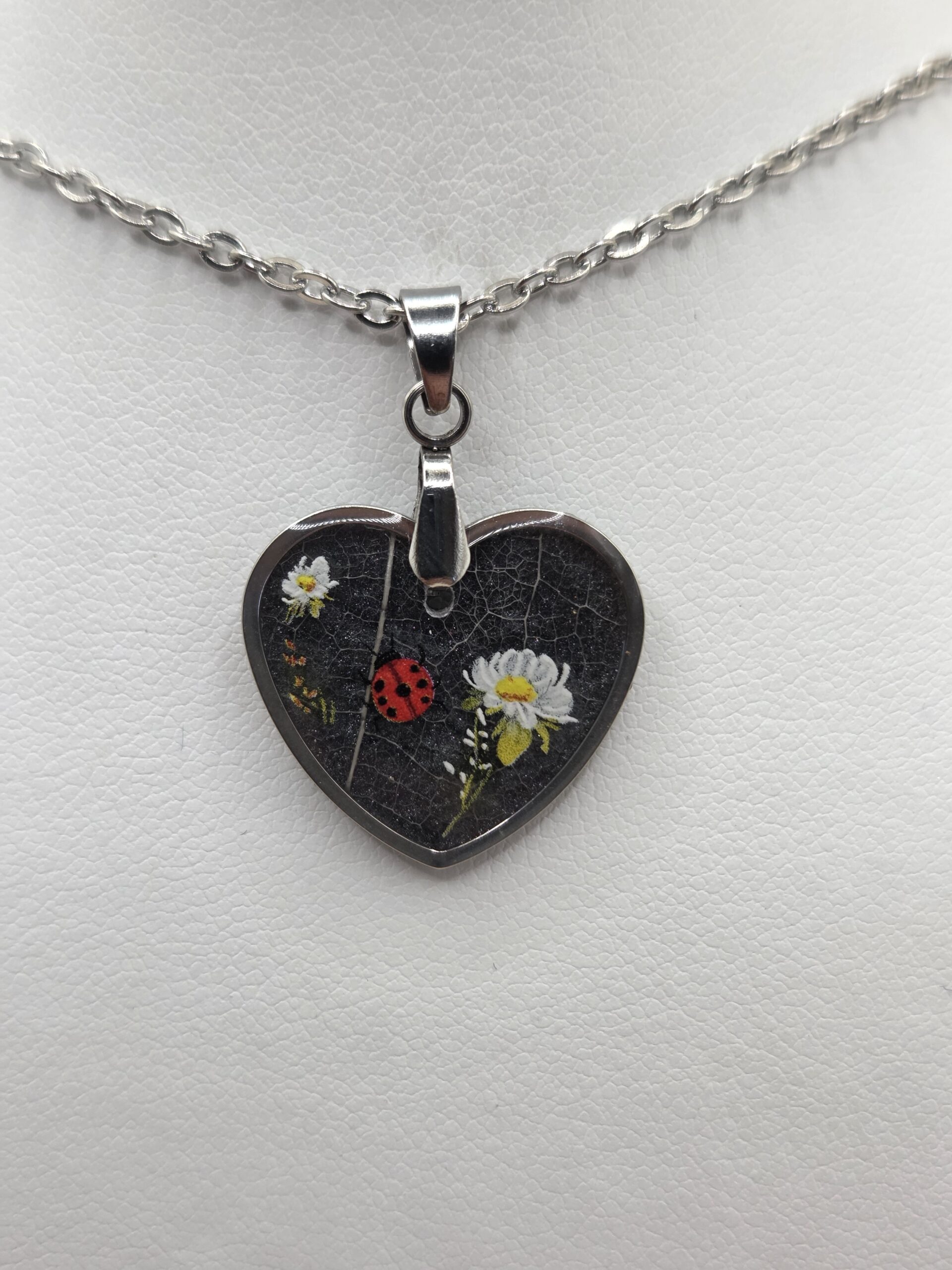 🖤🌿 Pendentif Cœur – Feuille Squelette, Fleurs & Coccinelle 🐞 – Image 3