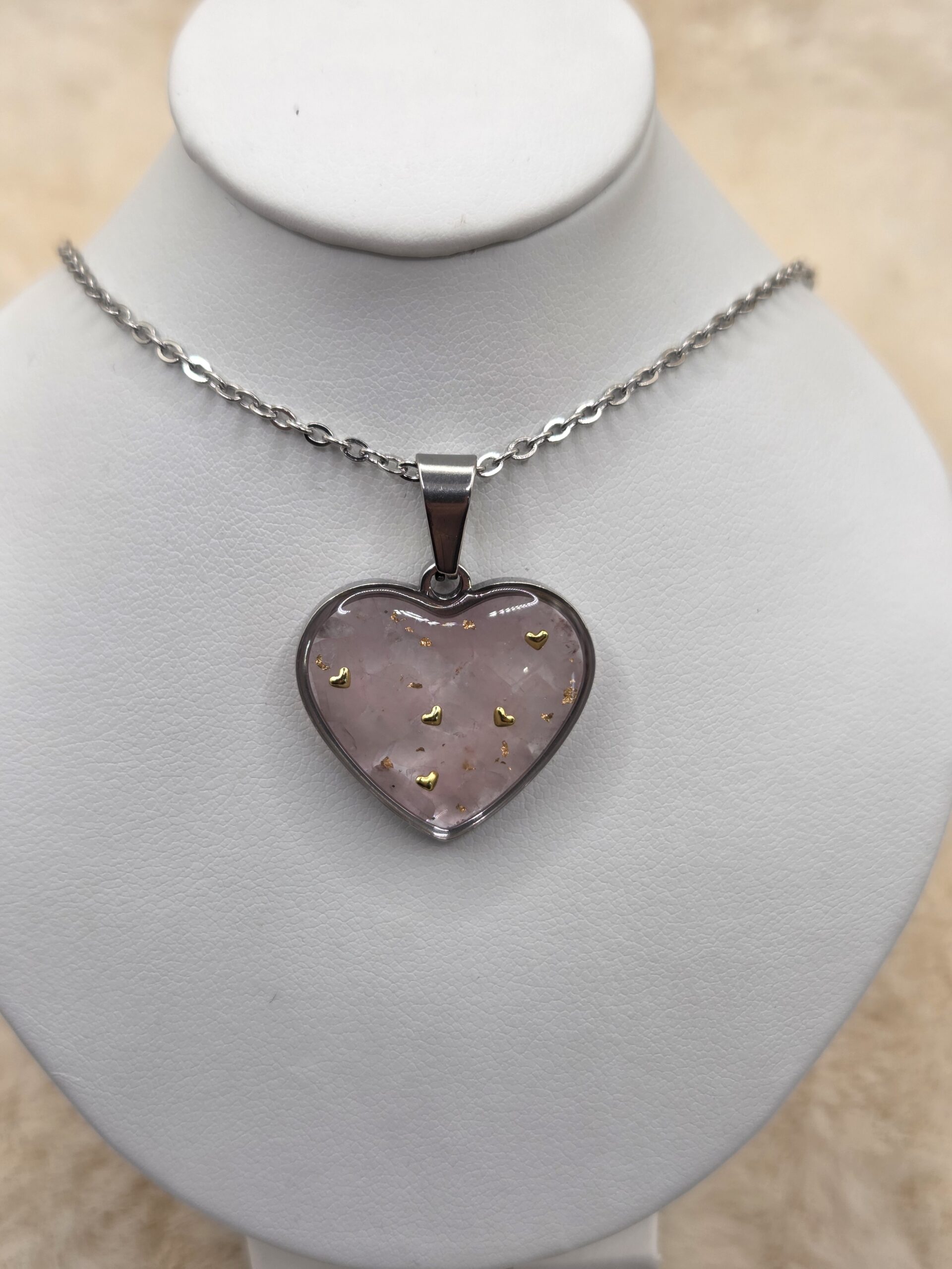 💕✨ Pendentif Cœur – Quartz Rose & Détails Dorés – Image 2