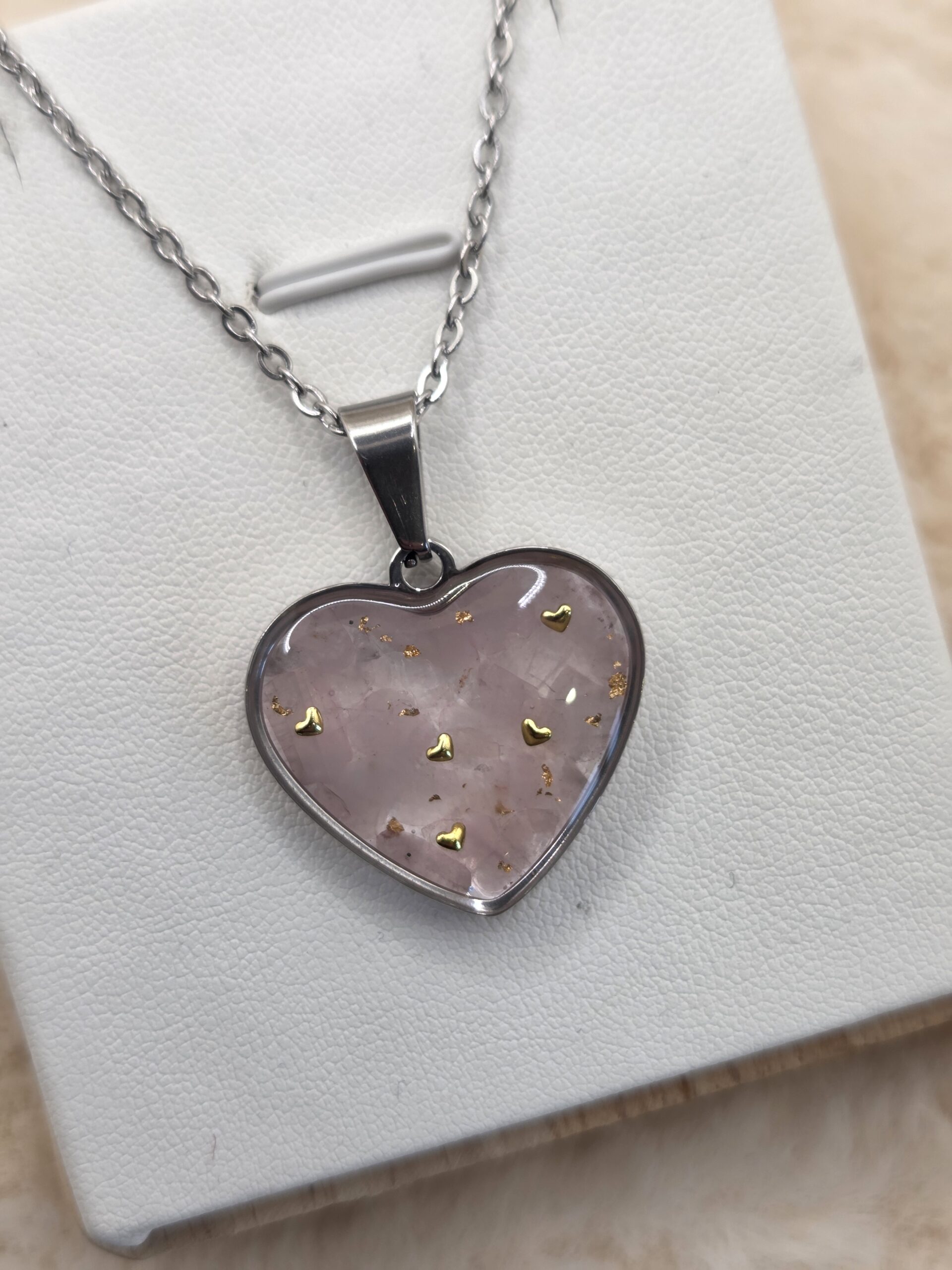 💕✨ Pendentif Cœur – Quartz Rose & Détails Dorés