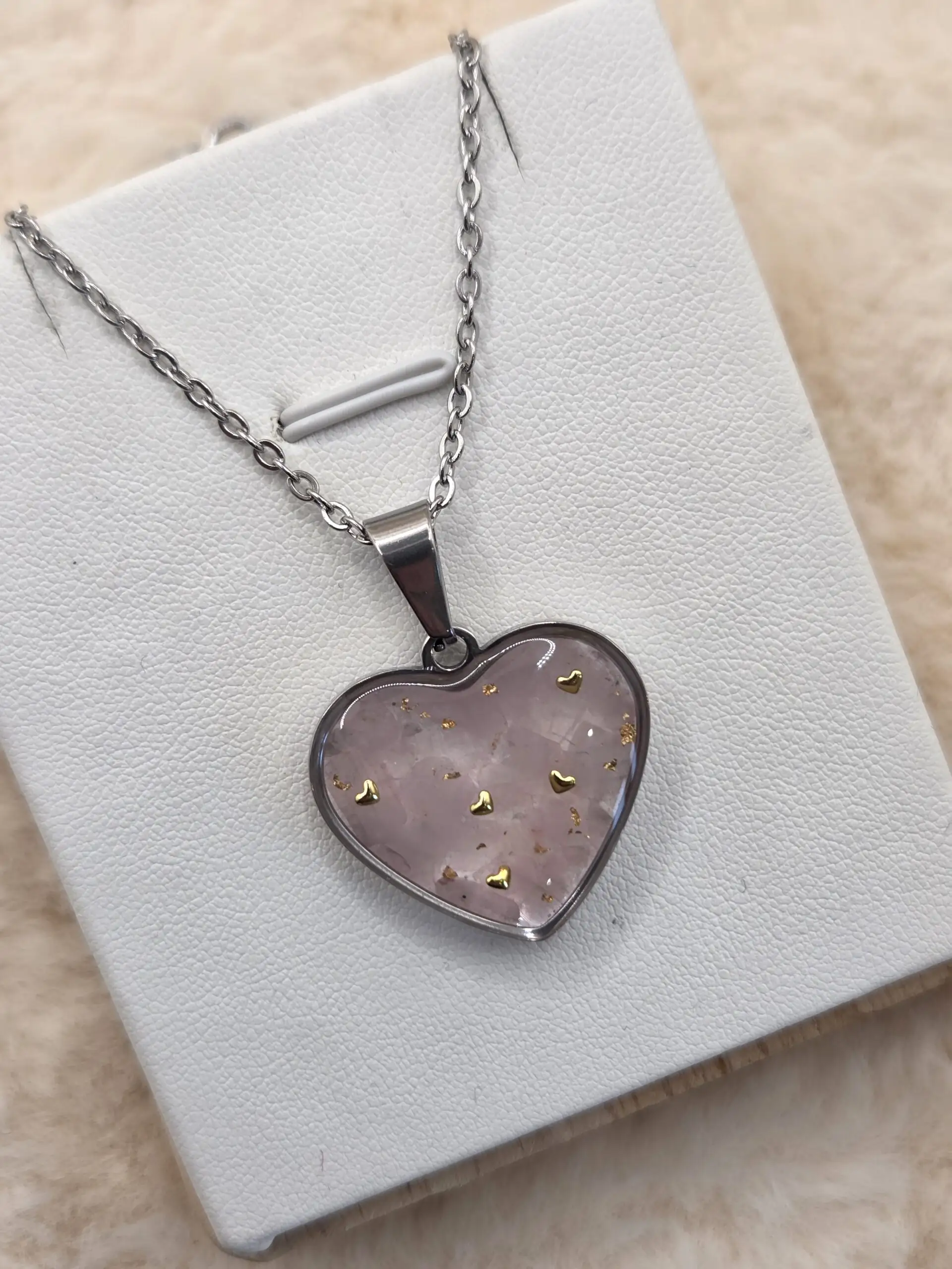 💕✨ Pendentif Cœur – Quartz Rose & Détails Dorés – Image 3