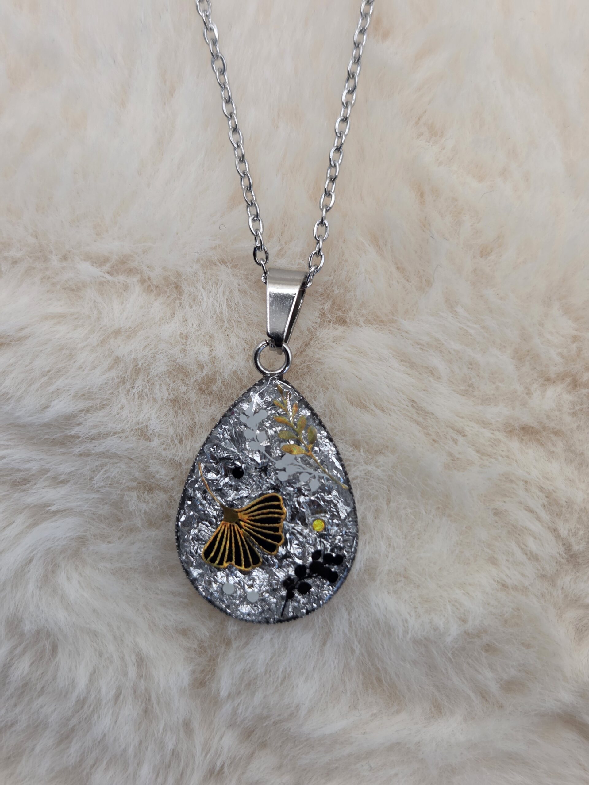 ✨ Parure Ginkgo Argentée – Collier & Boucles d’oreilles en acier inoxydable – Image 3