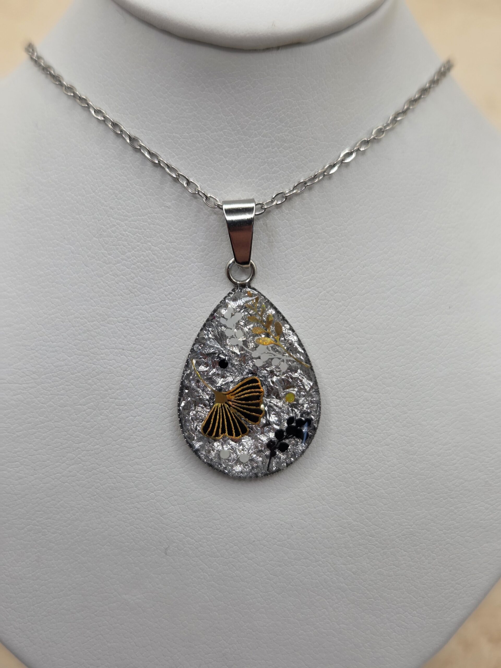 ✨ Parure Ginkgo Argentée – Collier & Boucles d’oreilles en acier inoxydable – Image 5