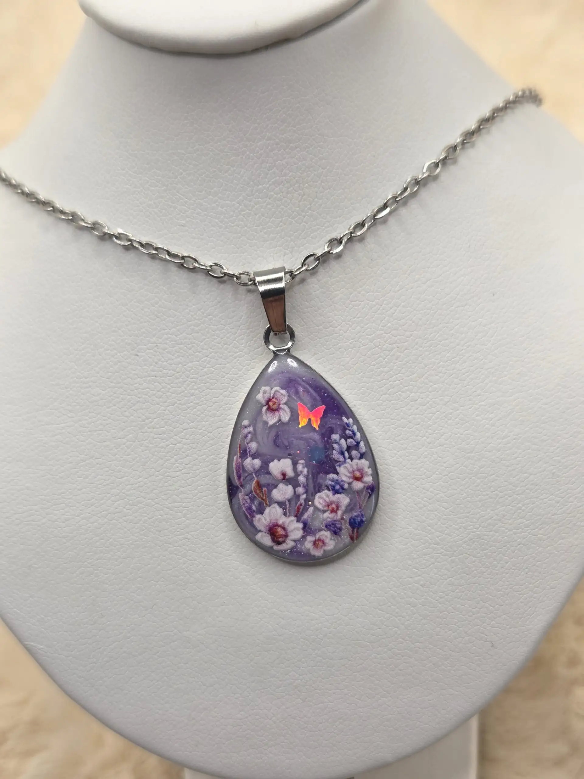 💜🦋 Pendentif – Goutte florale & papillon – Image 2