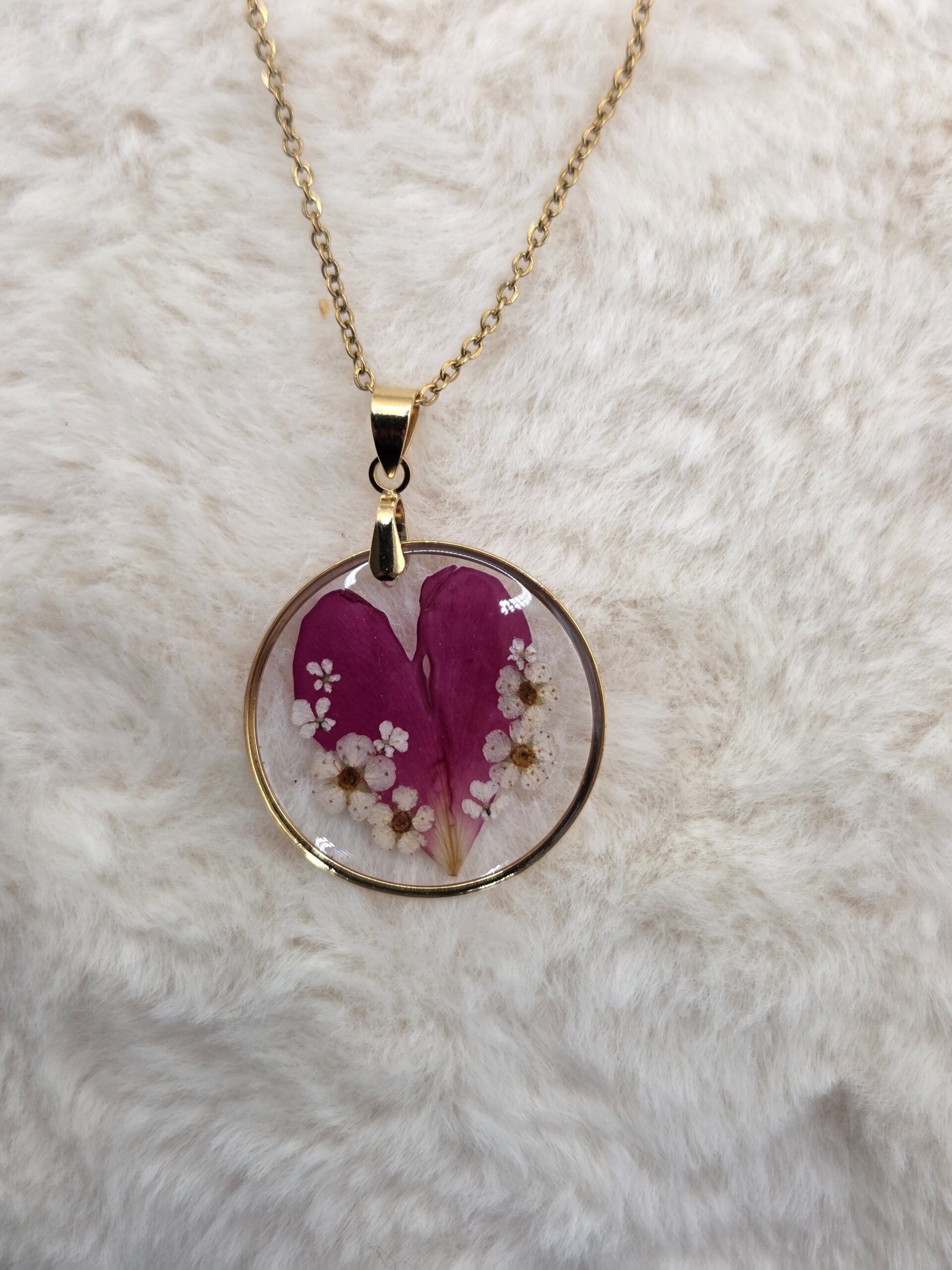 🌸✨ Pendentif rond en acier inoxydable doré – Cœur de pétale naturel & fleurs séchées – Image 2