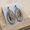 🌸🌿 Boucles d’oreilles pendantes – Fleurs séchées & transparence printanière