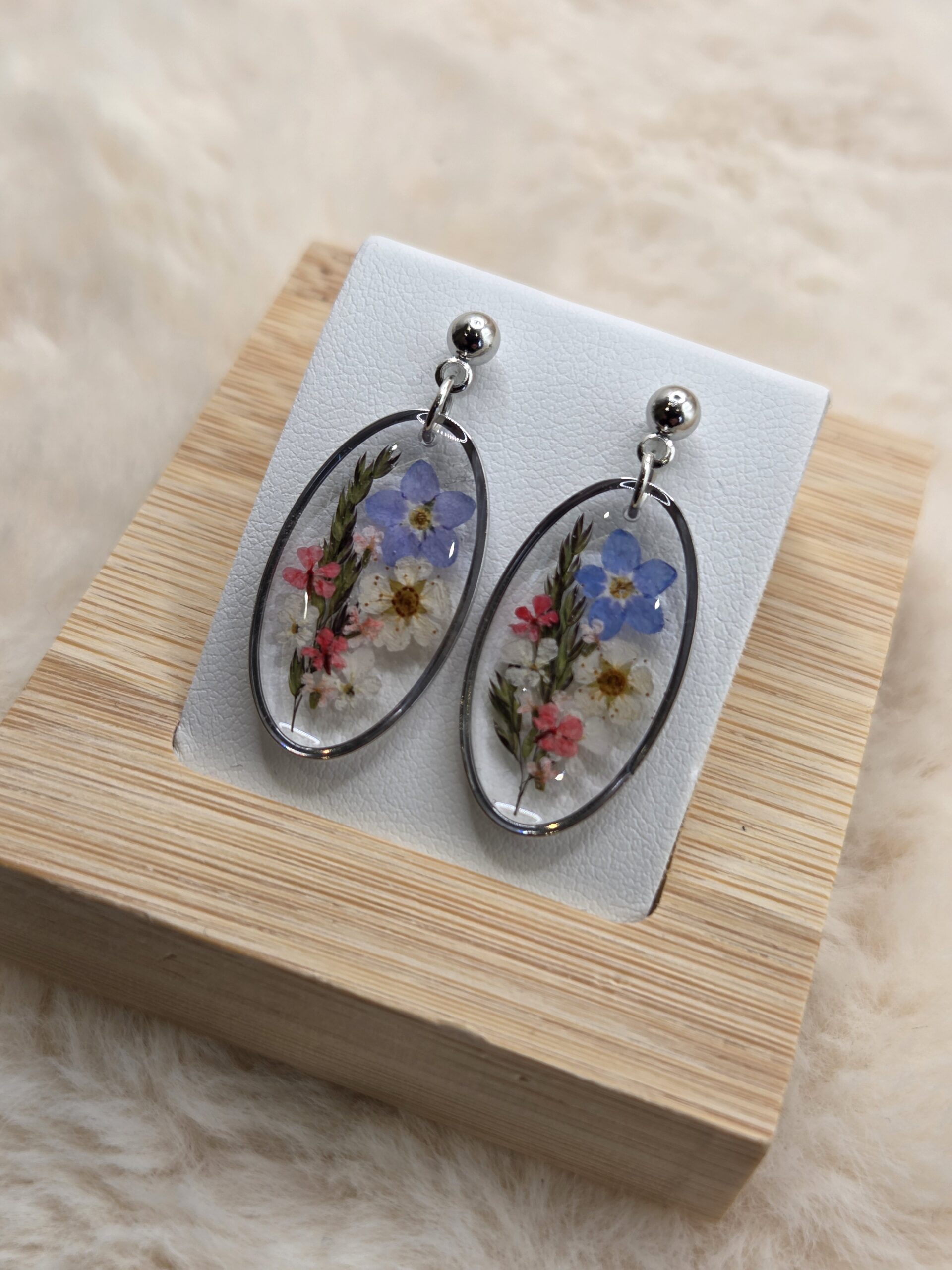 🌿🌸 Boucles d’oreilles ovales pendantes – Fleurs séchées printanières – Image 4