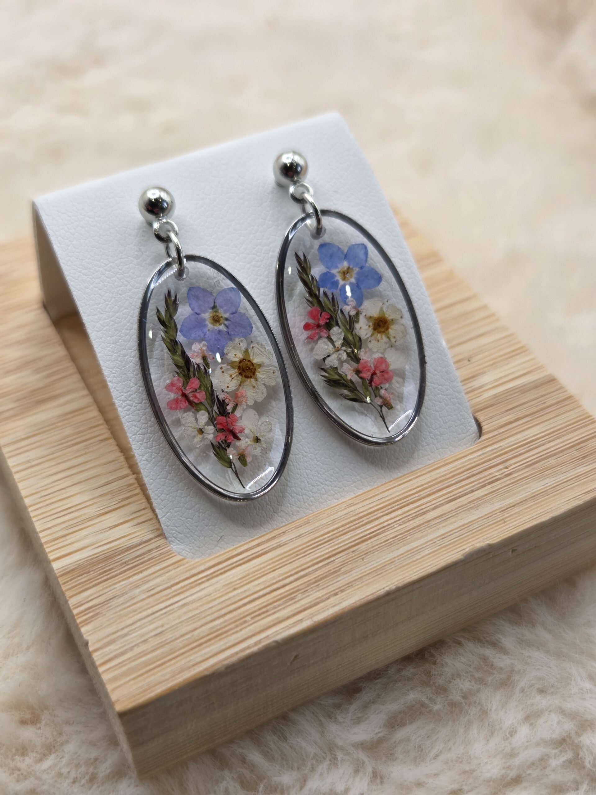 🌿🌸 Boucles d’oreilles ovales pendantes – Fleurs séchées printanières – Image 3