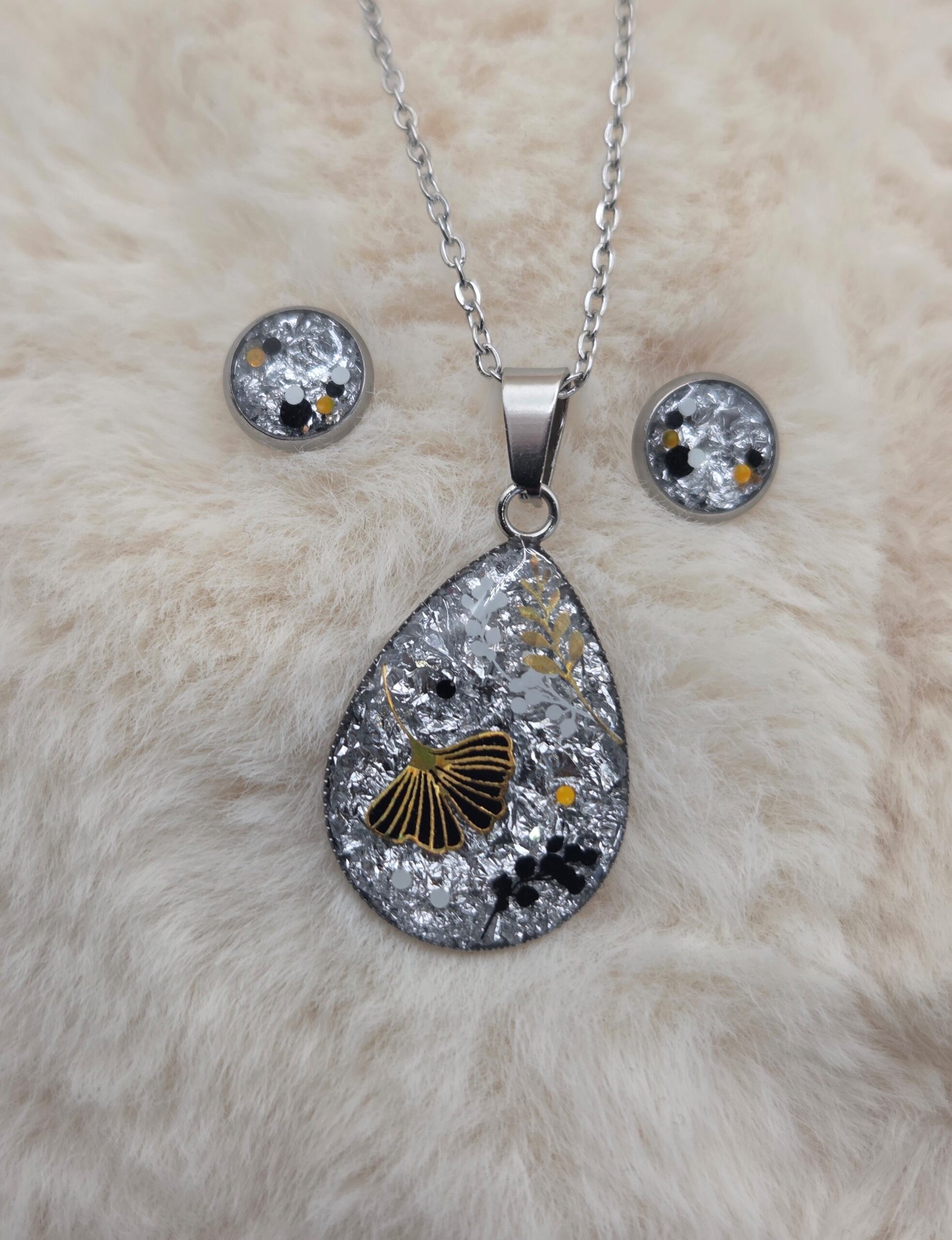 ✨ Parure Ginkgo Argentée – Collier & Boucles d’oreilles en acier inoxydable