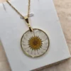 🌼✨ Pendentif marguerite – Acier inoxydable doré