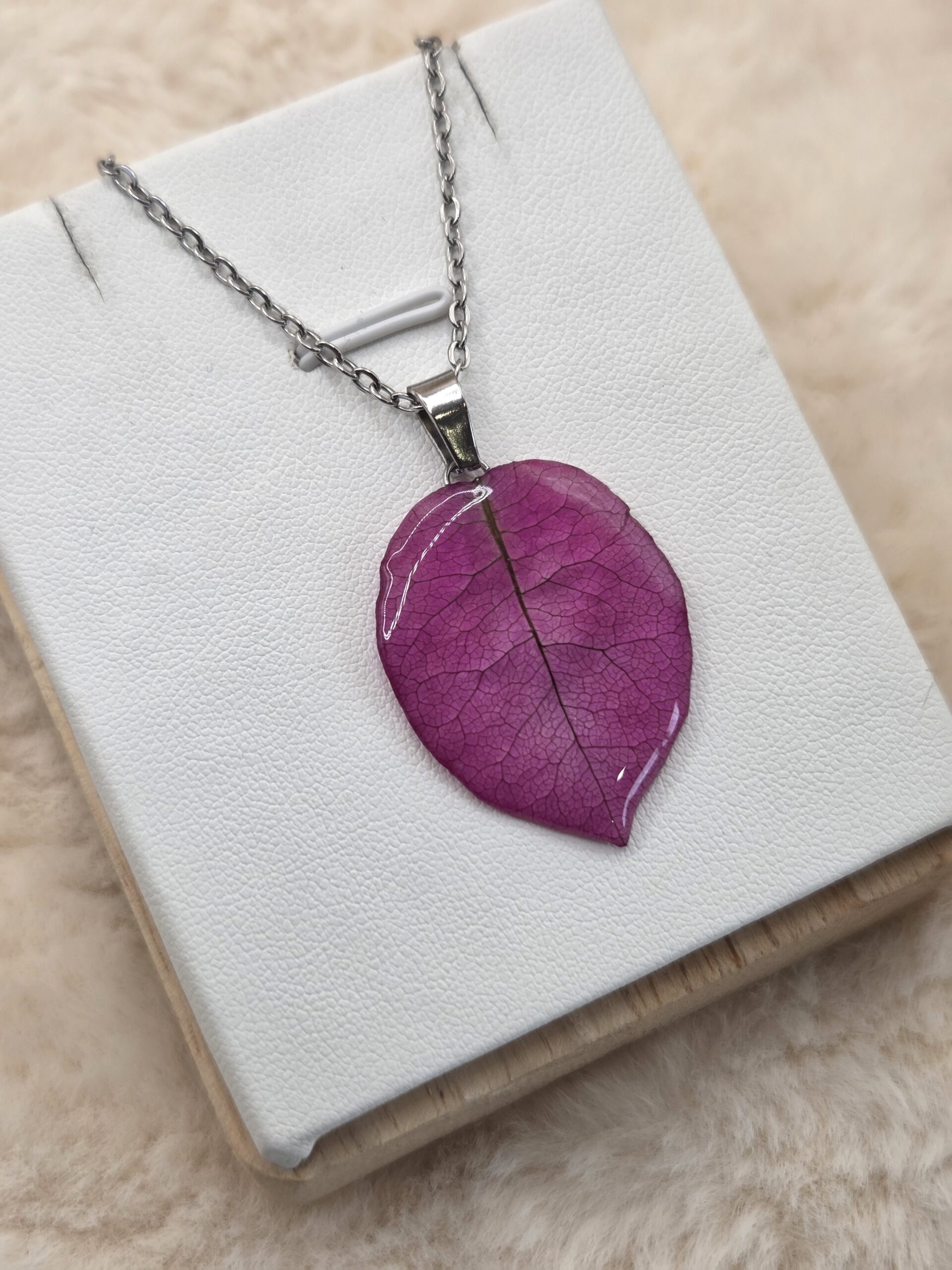 🌺 Pendentif Pétale de Bougainvillier Résiné -petit modèle – Élégance Florale & Naturelle