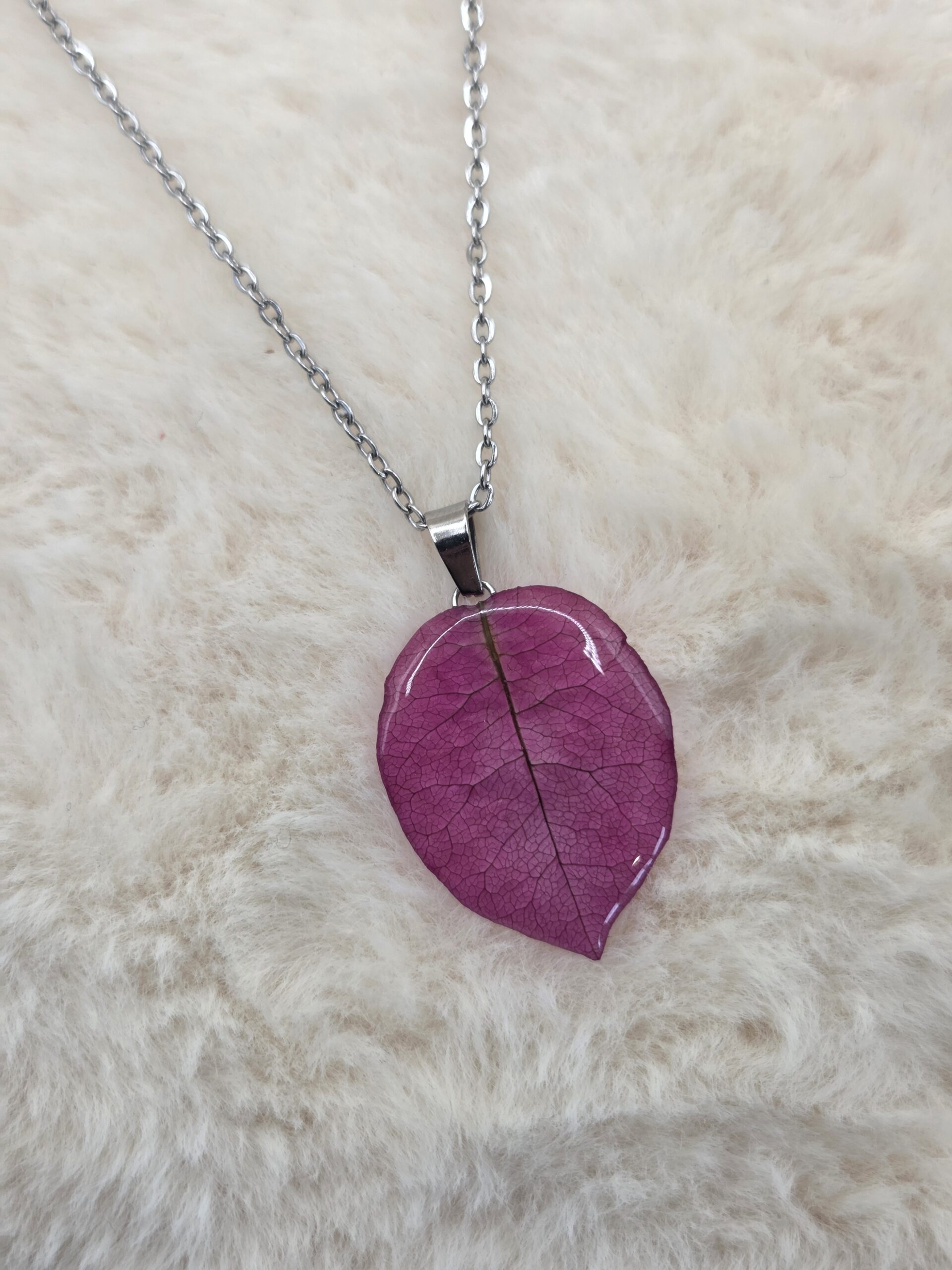 🌺 Pendentif Pétale de Bougainvillier Résiné -petit modèle – Élégance Florale & Naturelle – Image 3