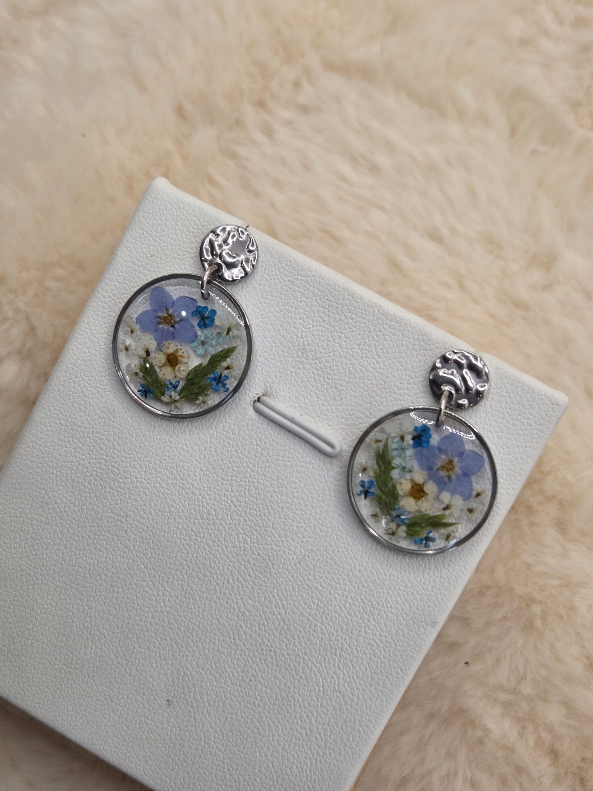 🌸✨ Boucles d’oreilles rondes – Fleurs séchées & acier inoxydable – Image 3