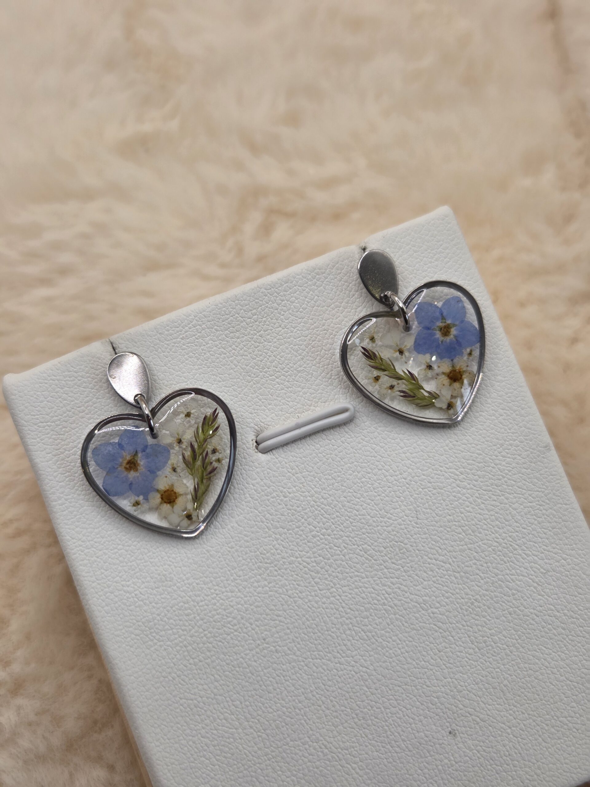 💙✨ Boucles d’oreilles cœur – Fleurs séchées & acier inoxydable