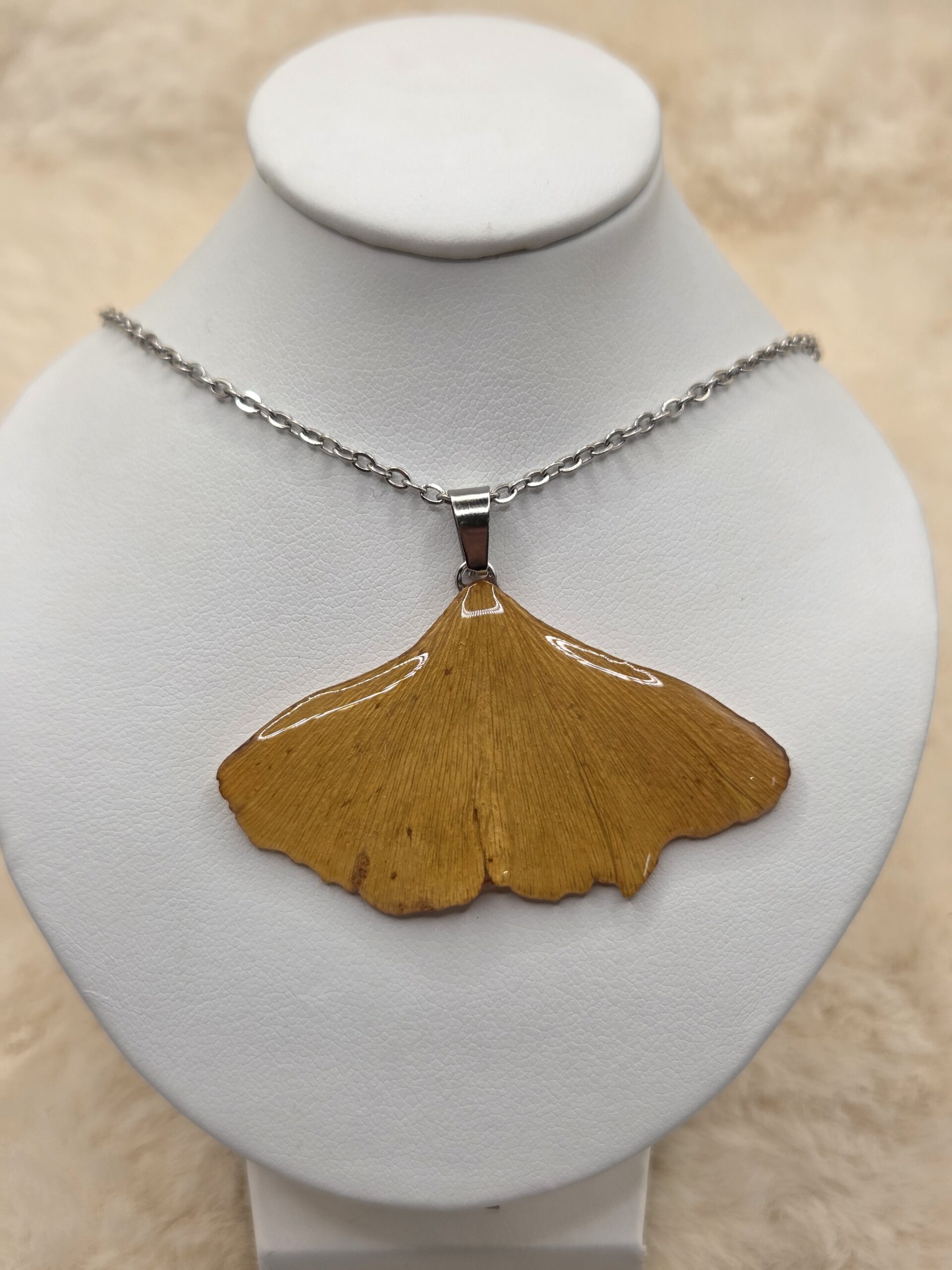 🍃 Pendentif Feuille de Ginkgo Véritable – Acier Inoxydable & Élégance Naturelle 🍃 – Image 3
