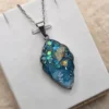 ✨ Pendentif Feuille Enchantée – Ginkgo Biloba & Reflets Holographiques ✨
