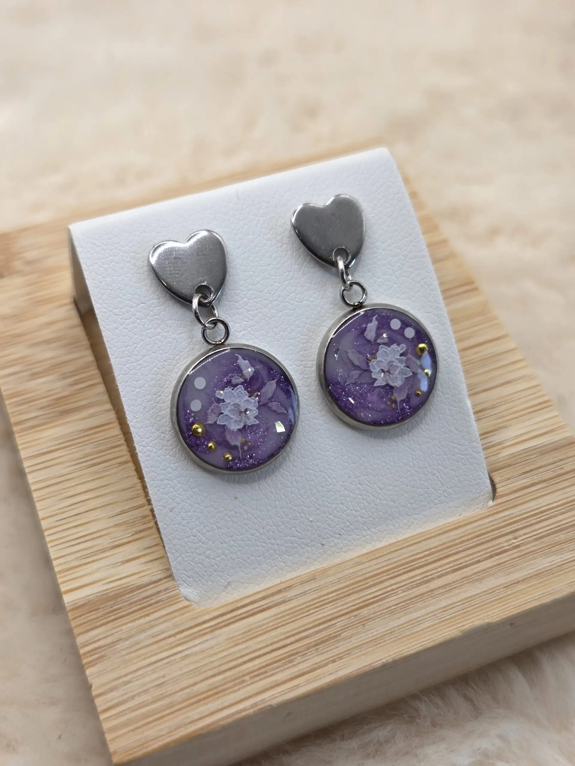 💜 Boucles d’Oreilles Pendantes Cabochon Rond – Violet Féérique 💜