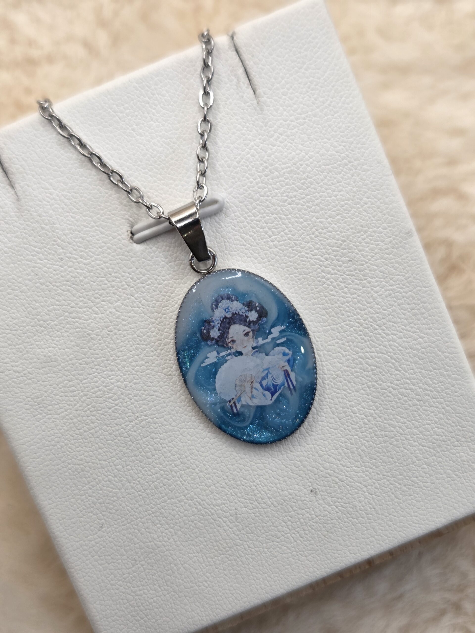 ✨ Pendentif Cabochon Ovale – Geisha Bleu Enchanté 🎎
