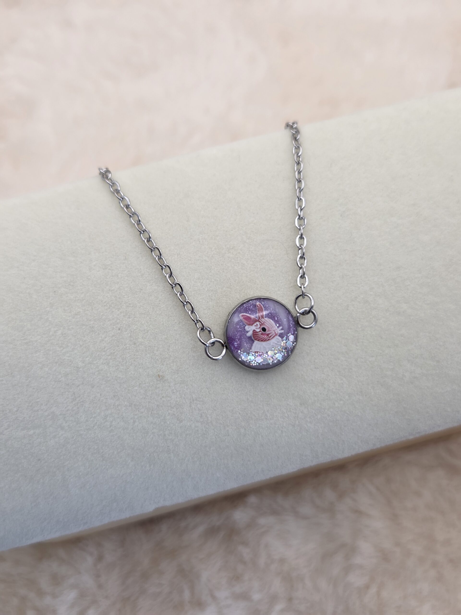 ✨ Bracelet Cabochon Rond – Lapin Violet Scintillant 🐇 – Image 3