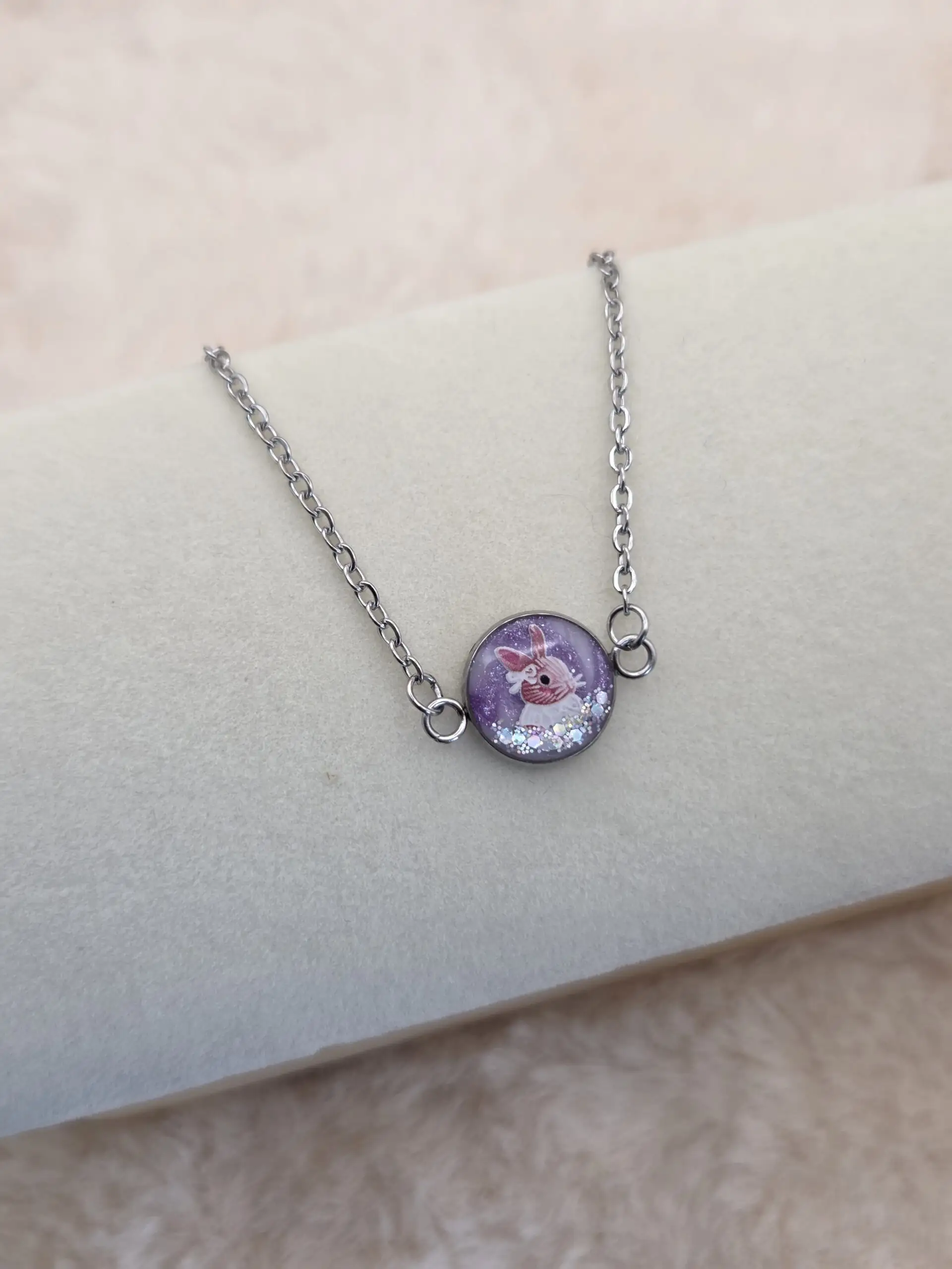 ✨ Bracelet Cabochon Rond – Lapin Violet Scintillant 🐇 – Image 3