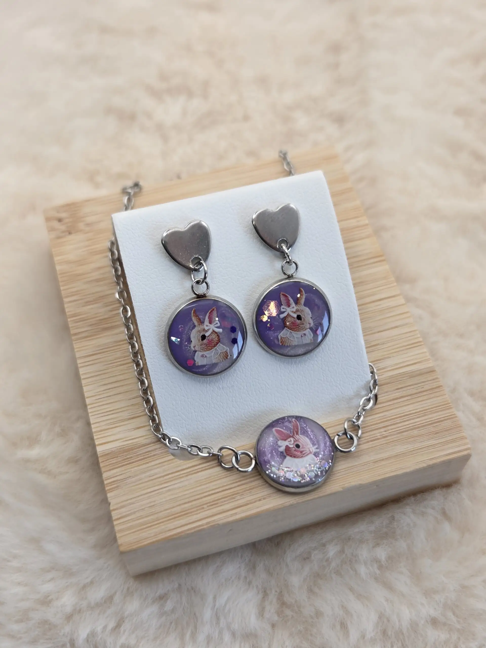 ✨ Bracelet Cabochon Rond – Lapin Violet Scintillant 🐇 – Image 4