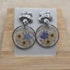 ✨ Boucles d’Oreilles Fleuries – Fleurs Séchées & Détails Dorés ✨