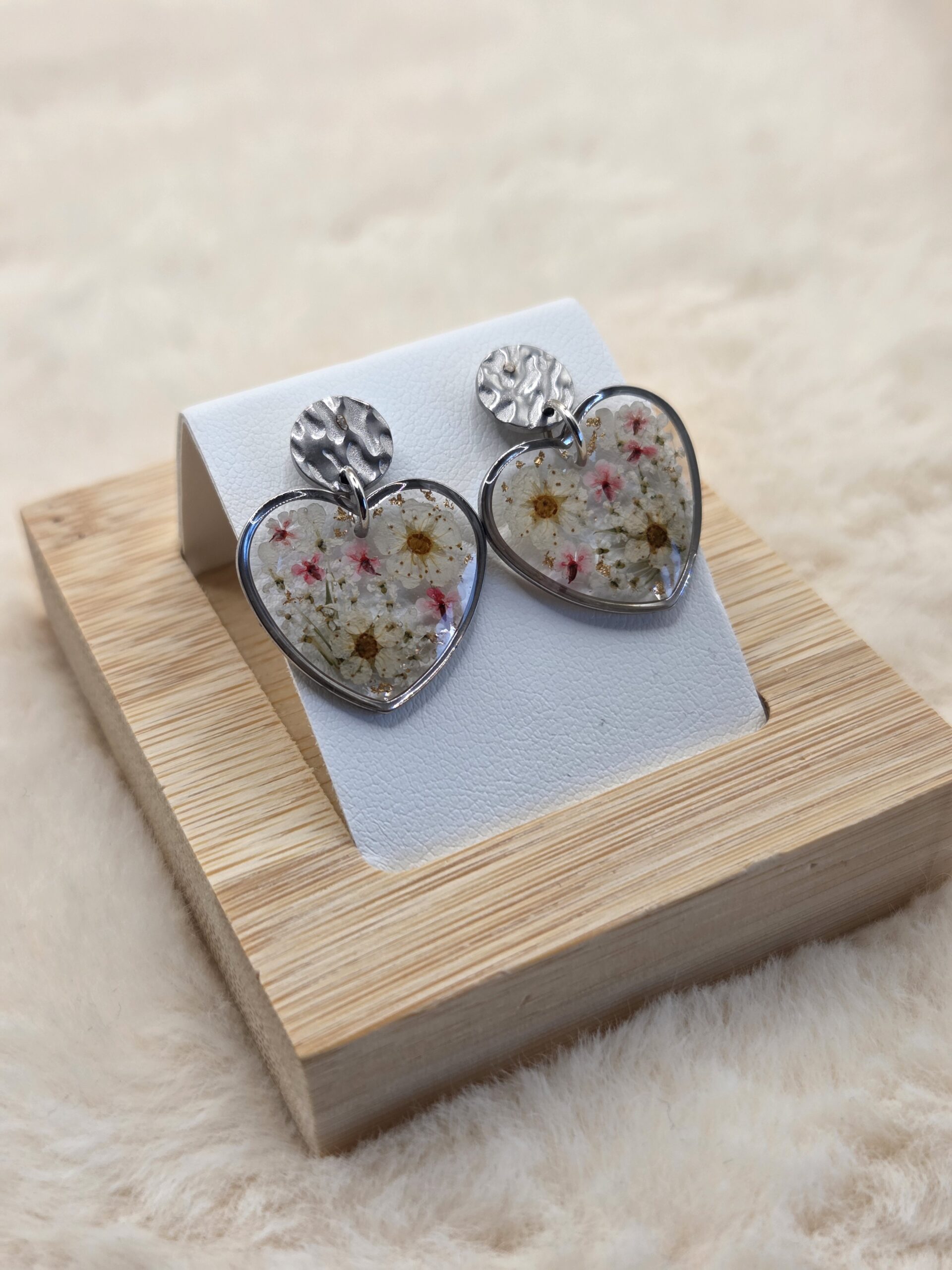 💖 Boucles d’Oreilles Cœur – Fleurs Séchées Naturelles 💖 – Image 3