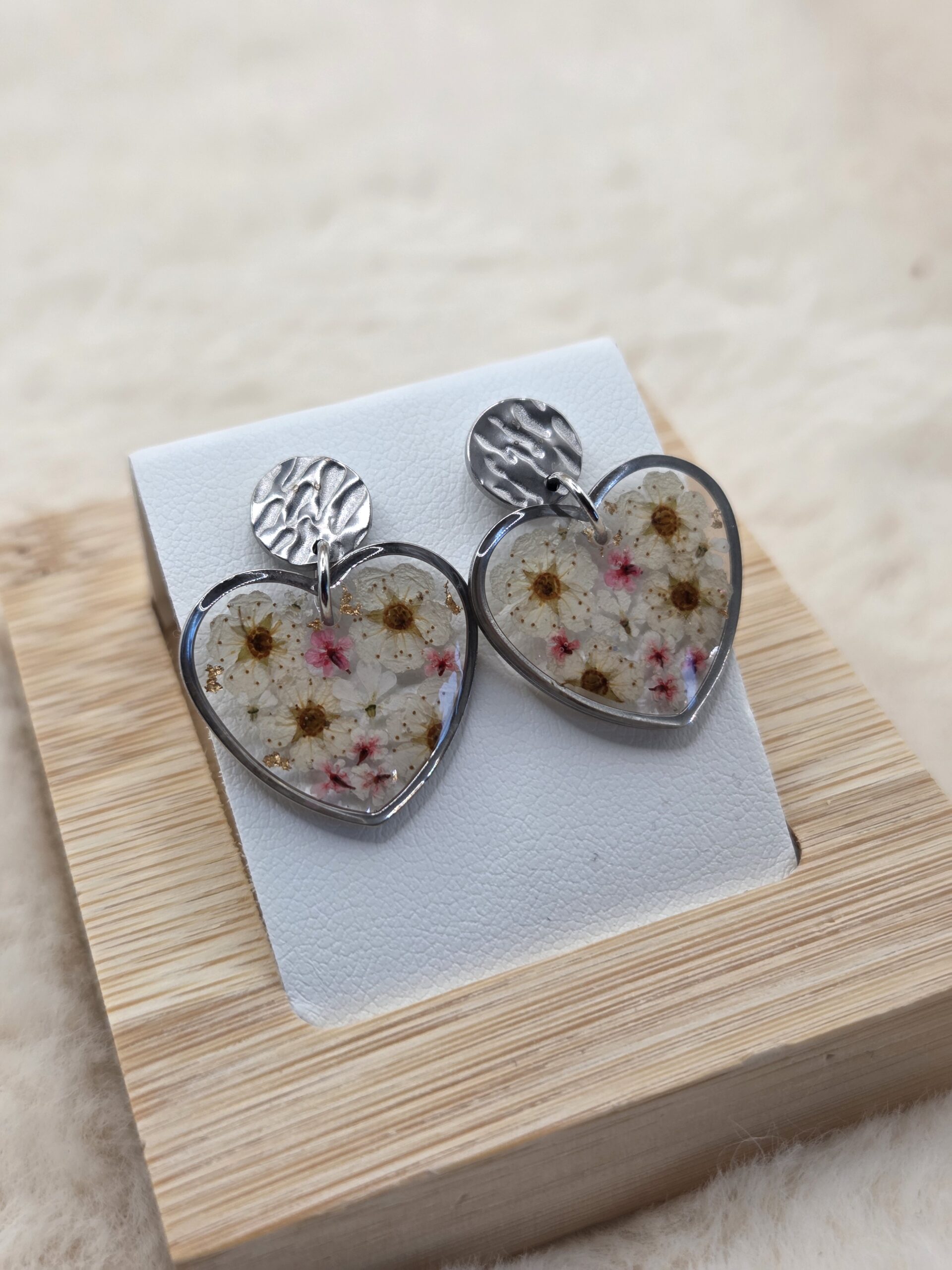 💖 🌼 Jardin secret – Boucles cœurs en fleurs naturelles – Acier inoxydable – Image 3