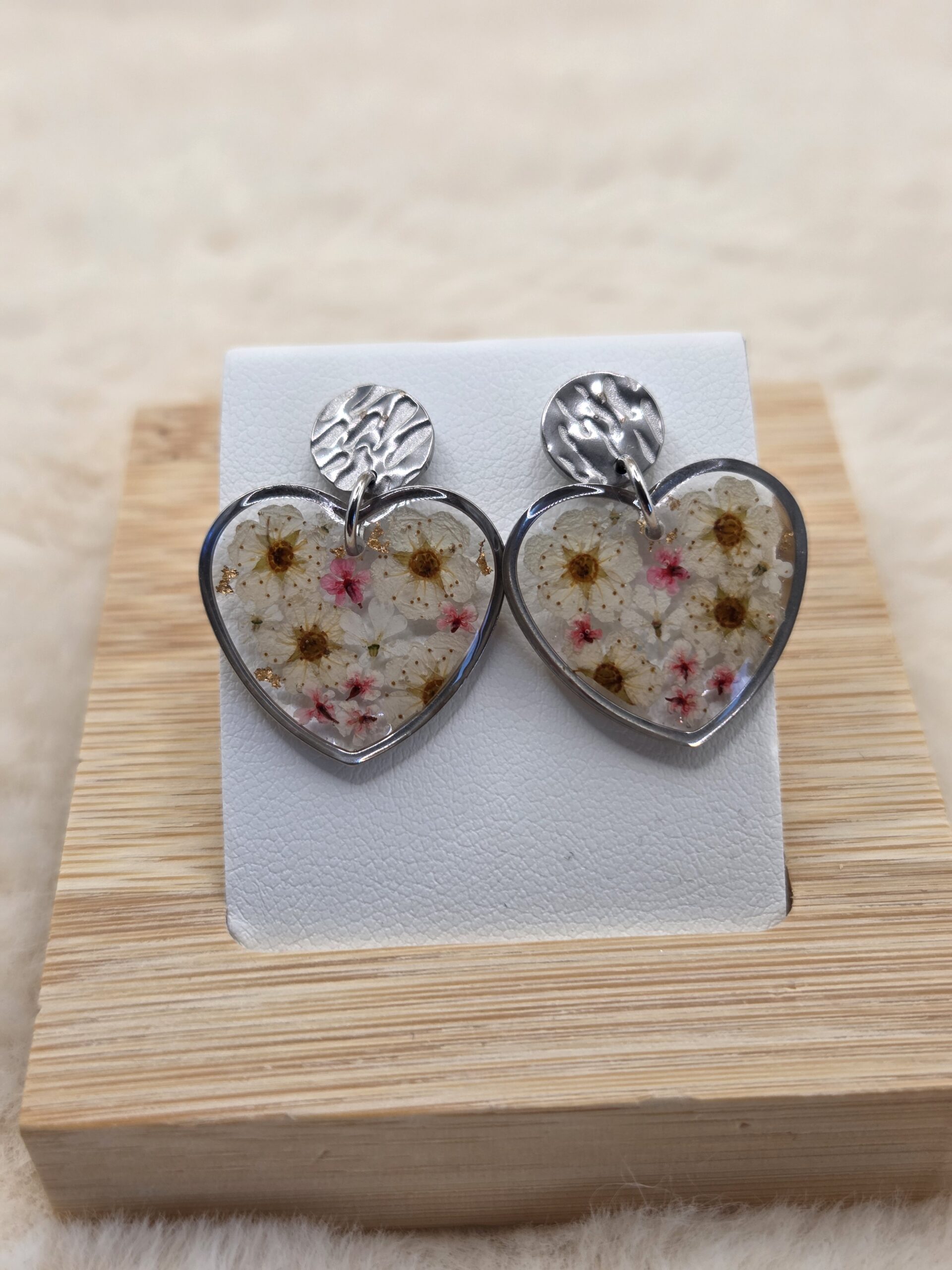 💖 🌼 Jardin secret – Boucles cœurs en fleurs naturelles – Acier inoxydable