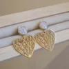 💛 Boucles d’oreilles cœurs ajourés “Mama” & Fleurs Roses – Acier inoxydable doré 🌺