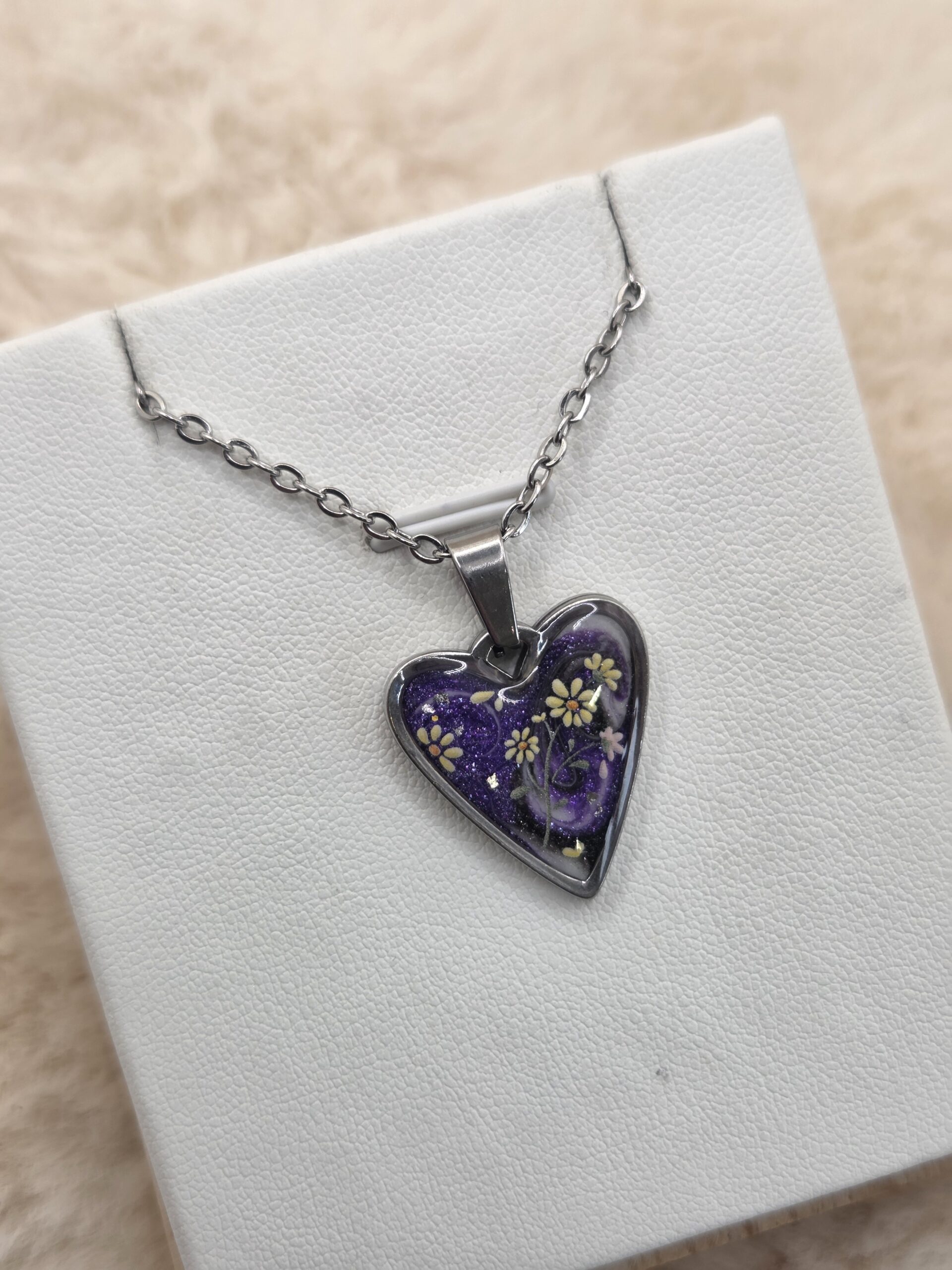 💜 Pendentif cœur marbré & fleurs – Acier inoxydable