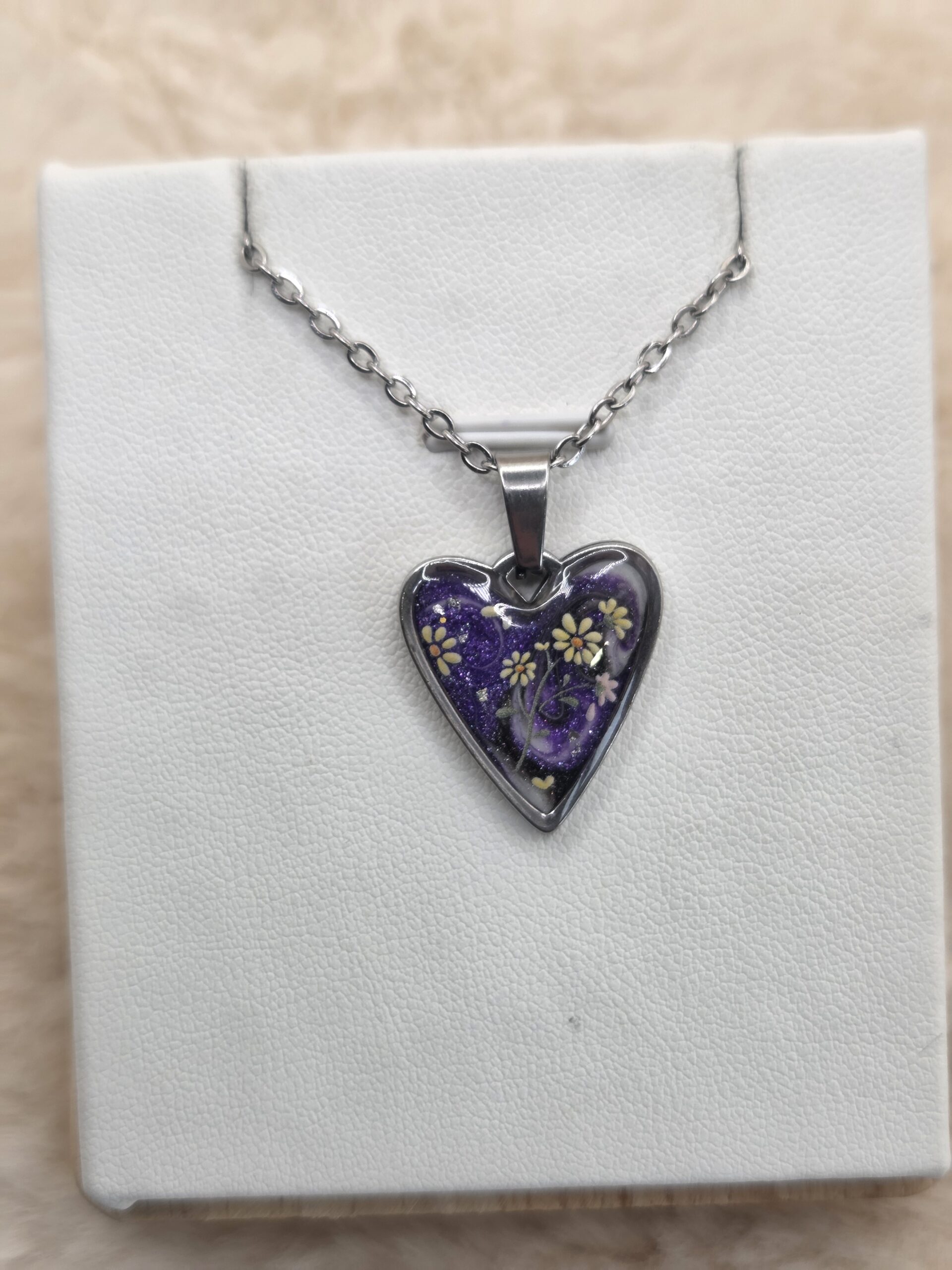 💜 Pendentif cœur marbré & fleurs – Acier inoxydable – Image 2