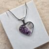 💜✨ Pendentif Cœur – Améthyste, Détails Dorés et petite fleur