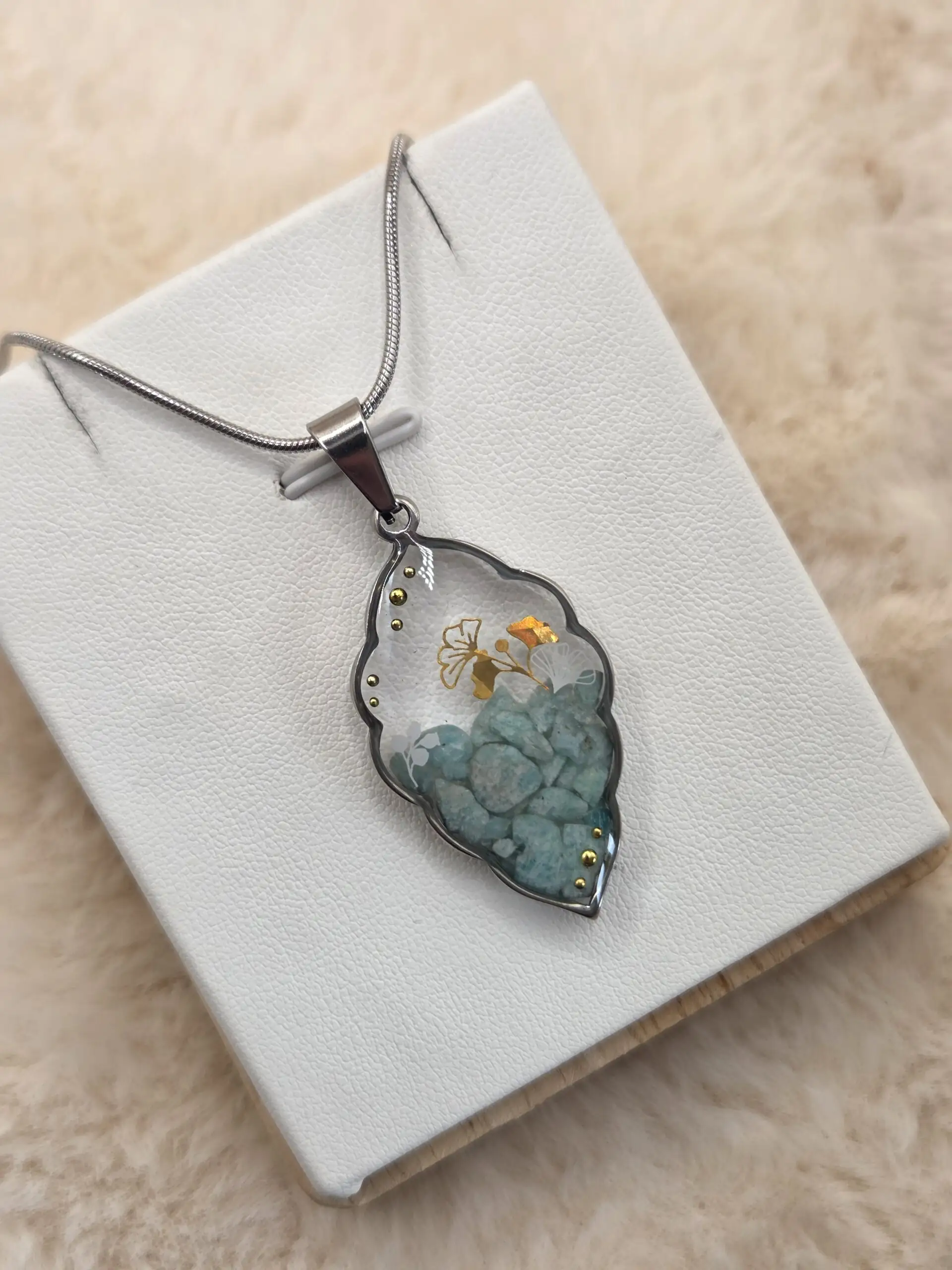 💎 Pendentif Feuille « Amazonite» – Apaisement émotionnel ✨