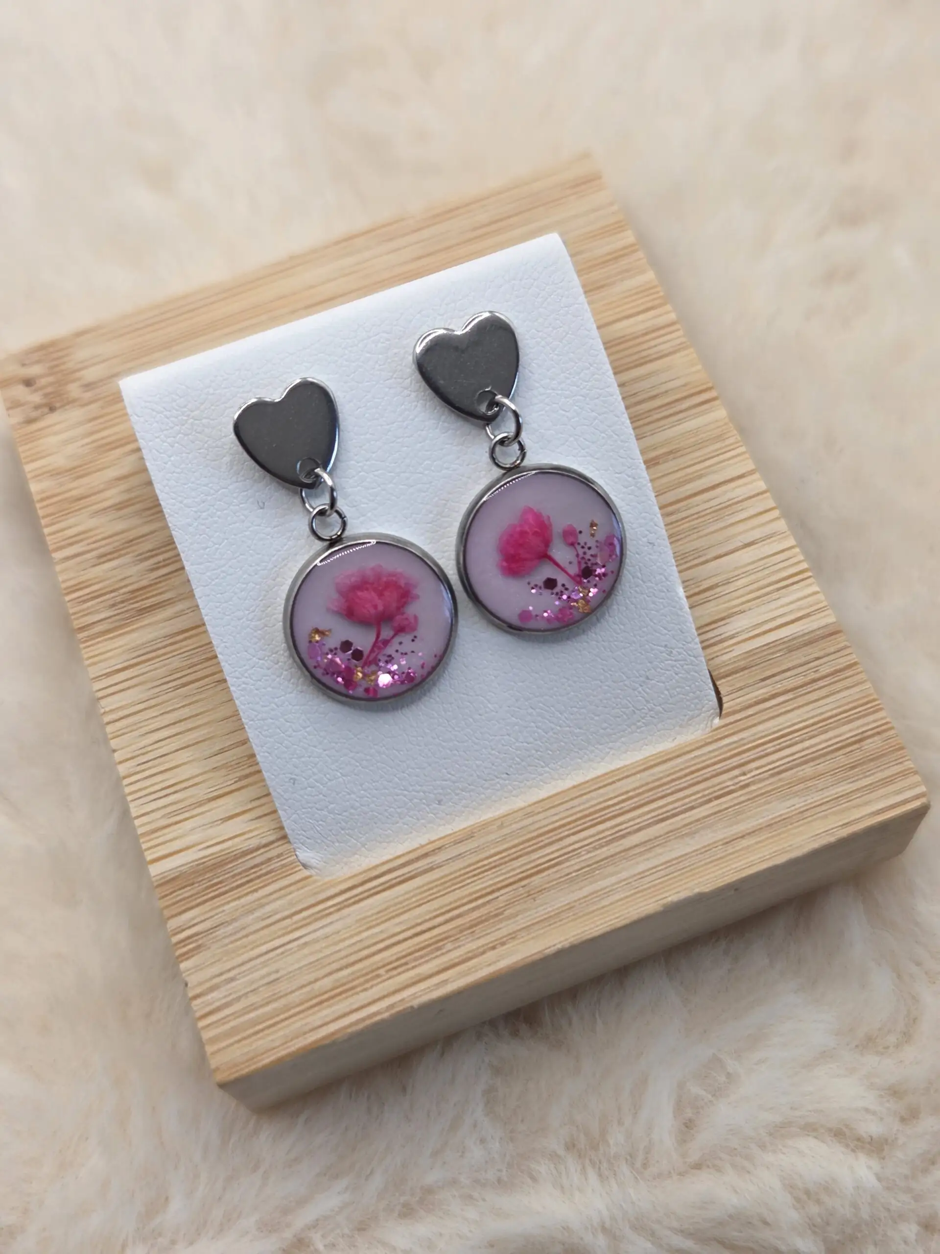 🌸 Boucles d’oreilles cœurs & cabochons fleuris roses – Acier inoxydable ✨