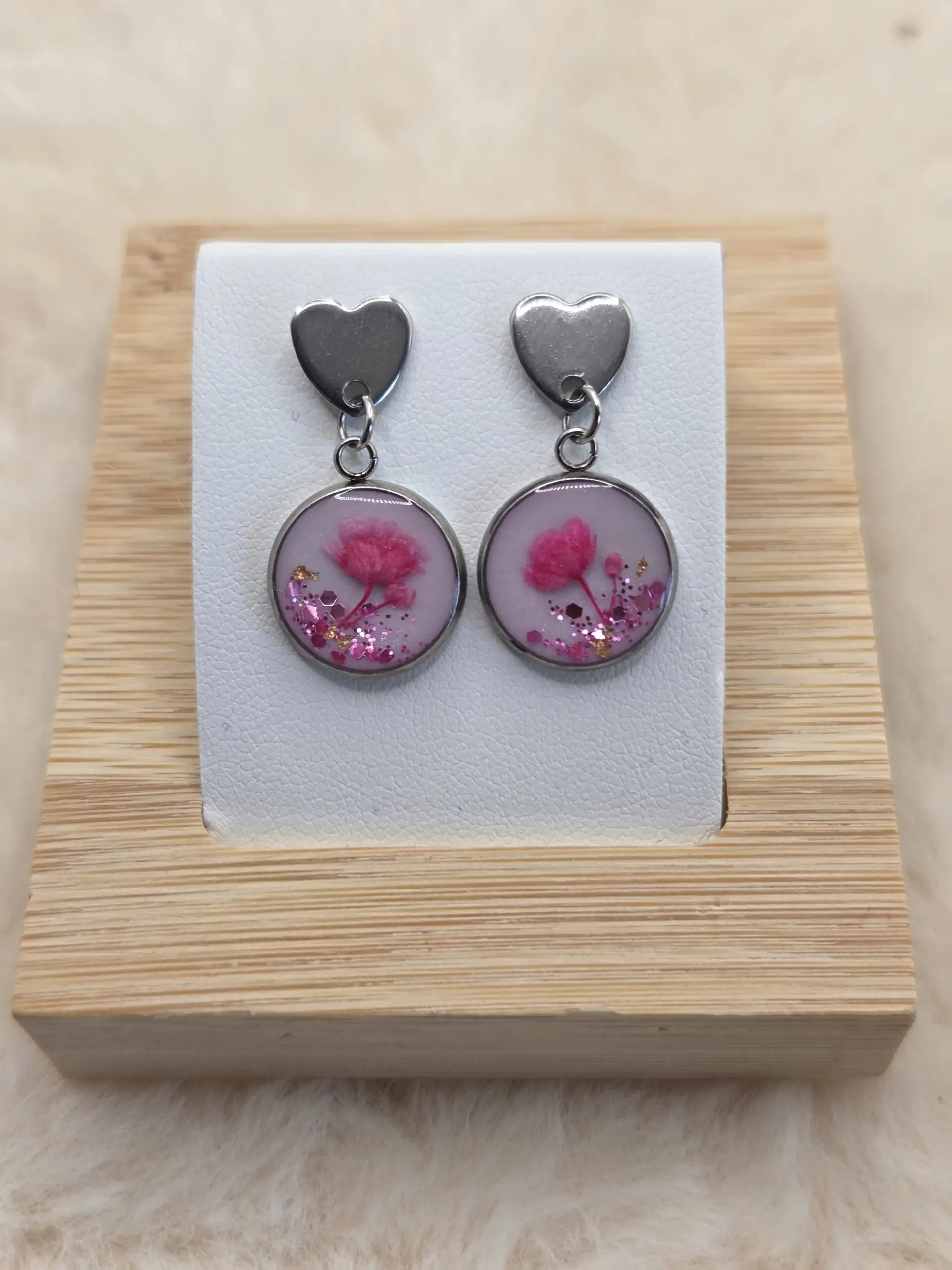 🌸 Boucles d’oreilles cœurs & cabochons fleuris roses – Acier inoxydable ✨ – Image 2