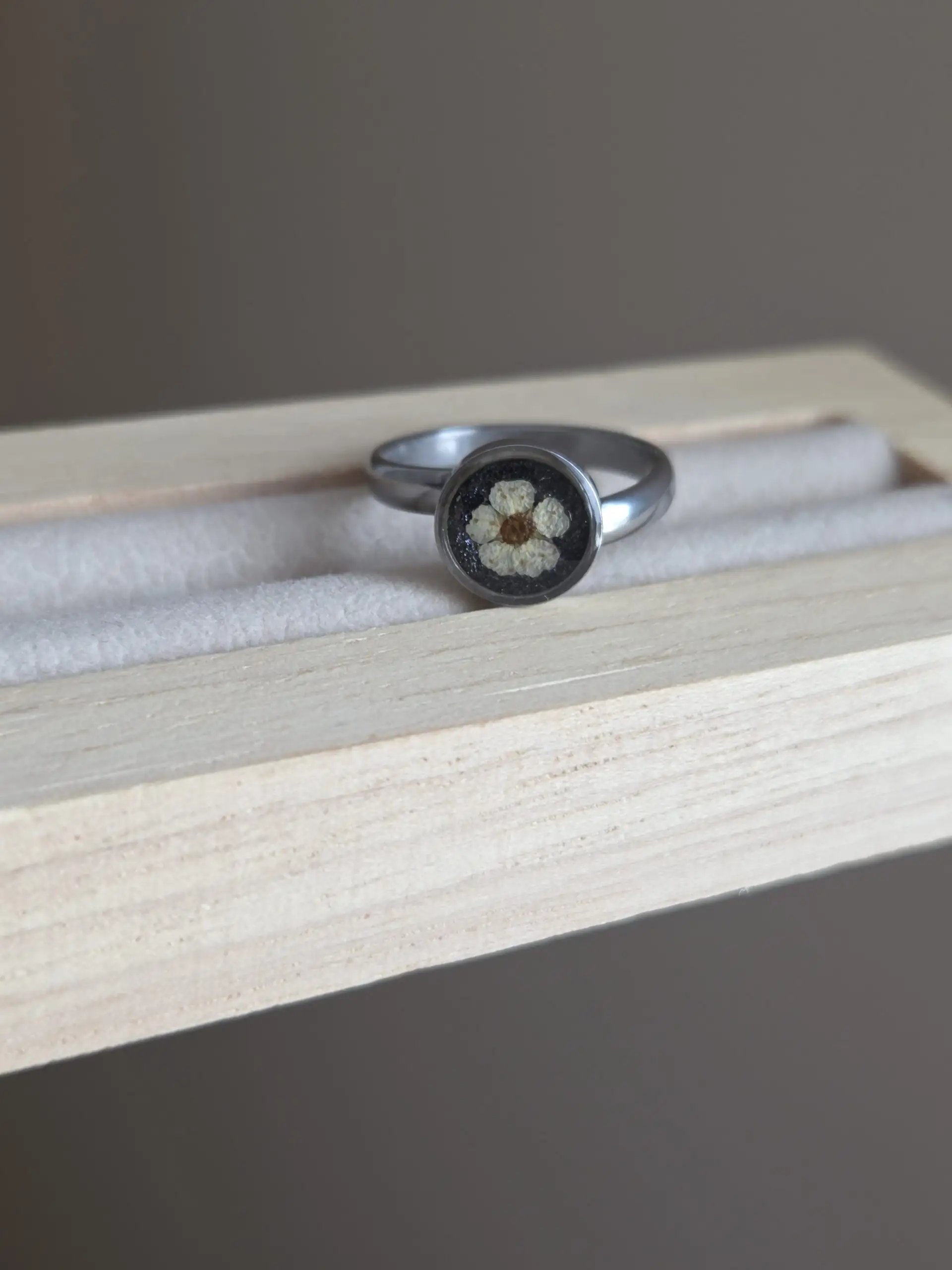 🌼 Bague Cabochon Fleur de Spirée -Petit modèle – Acier Inoxydable Réglable – Image 2