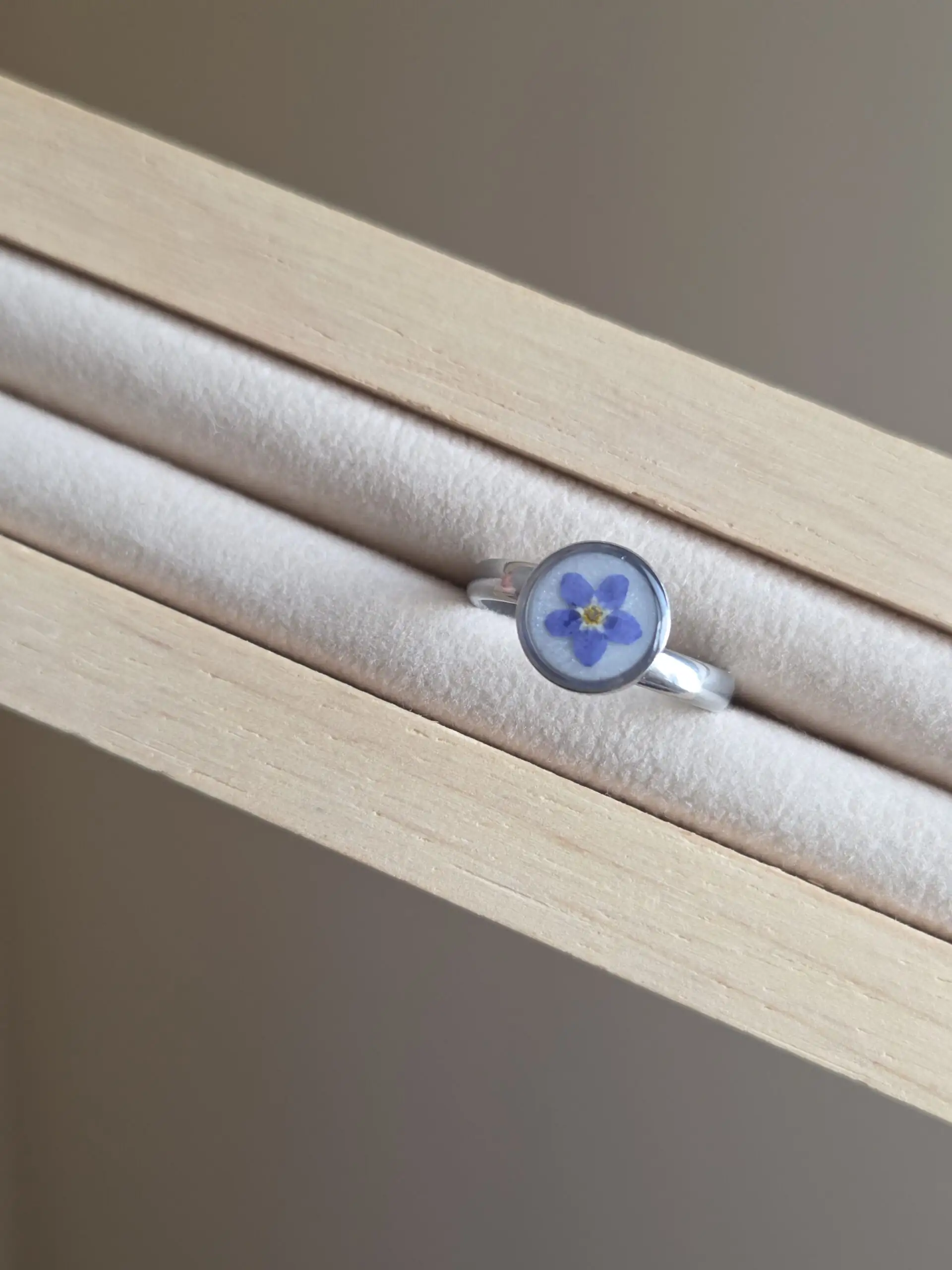 🌼 Bague Cabochon Fleur de Myosotis -Petit Modèle – Acier Inoxydable Réglable – Image 3