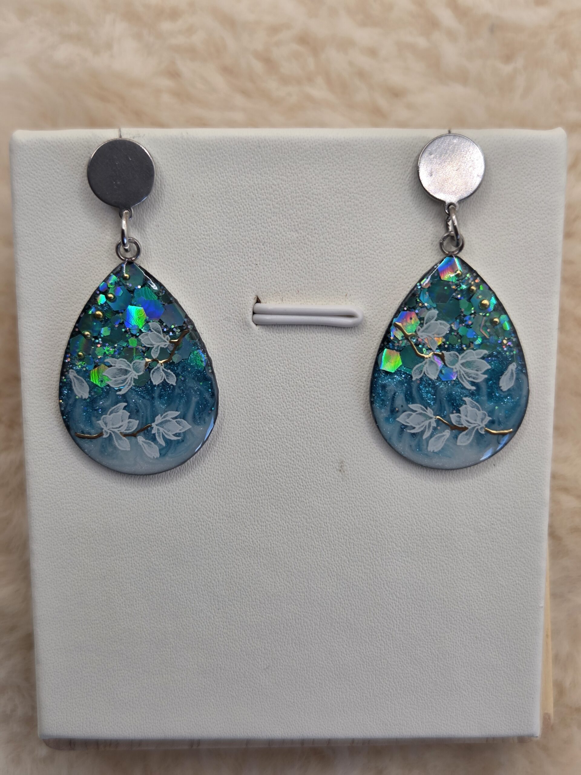 💧 Boucles d’oreilles goutte “Magnolia Émeraude” – Acier inoxydable – Image 4